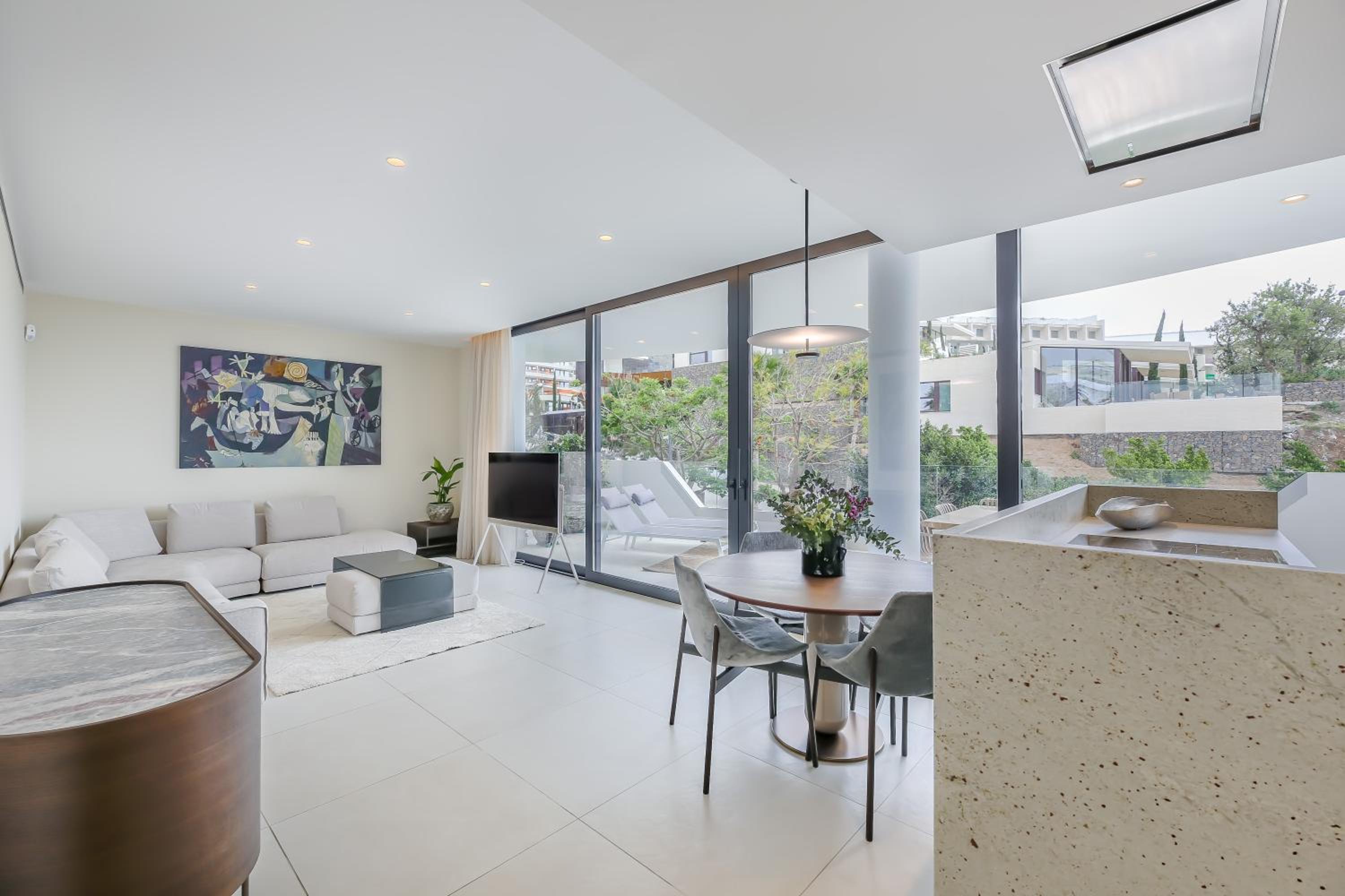 Modern apartment Pedro, Higueron reserve