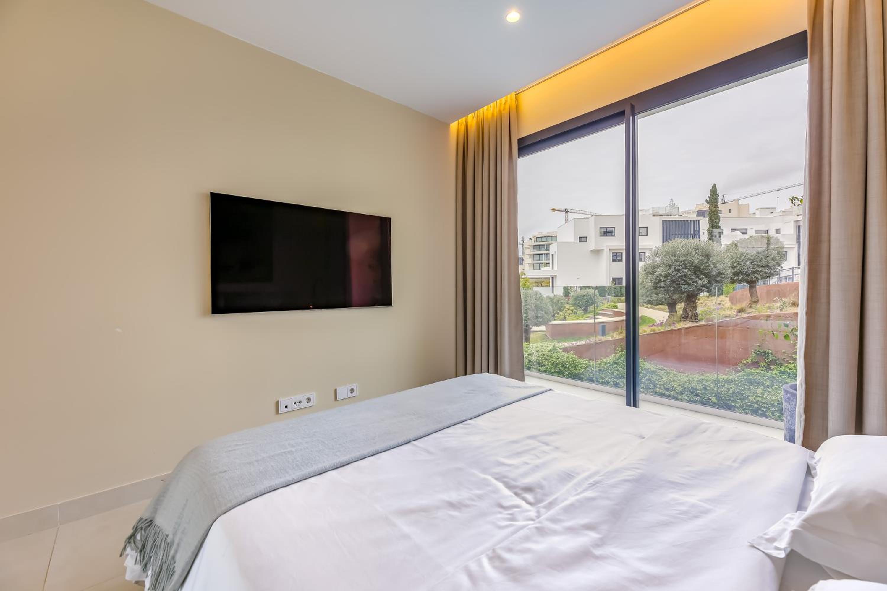 Modern apartment Pedro, Higueron reserve