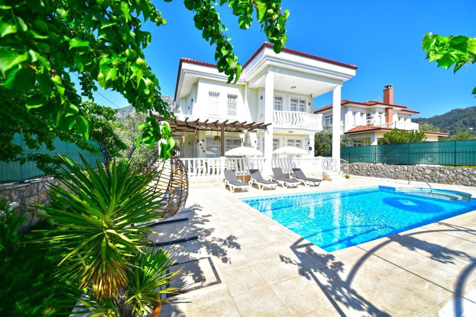 Alya Üzümlü view 2