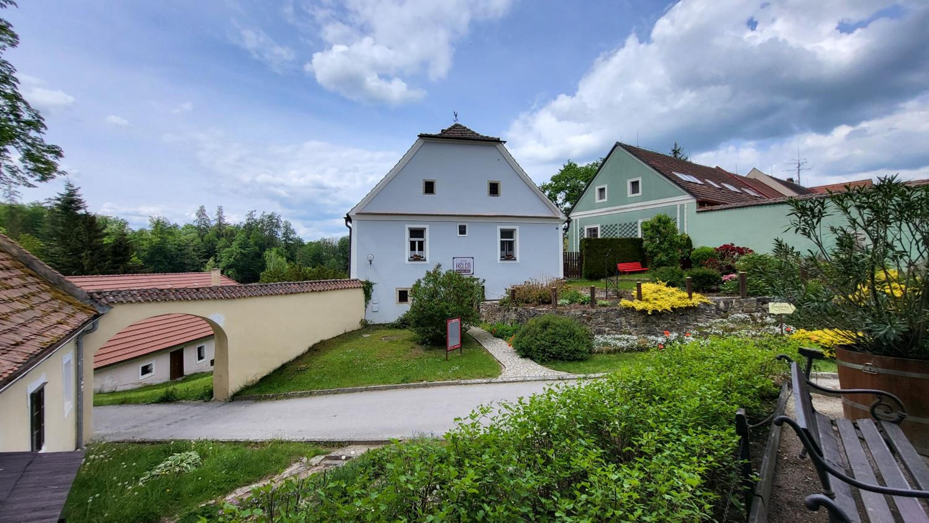 Penzion a restaurace Zlatovláska u zámku Červená Lhota