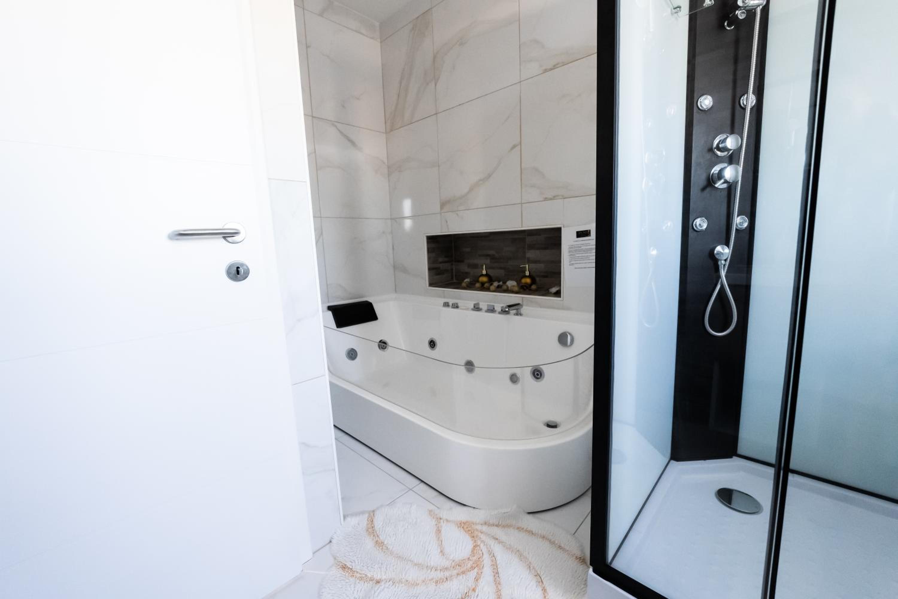 Luxe Apartments
