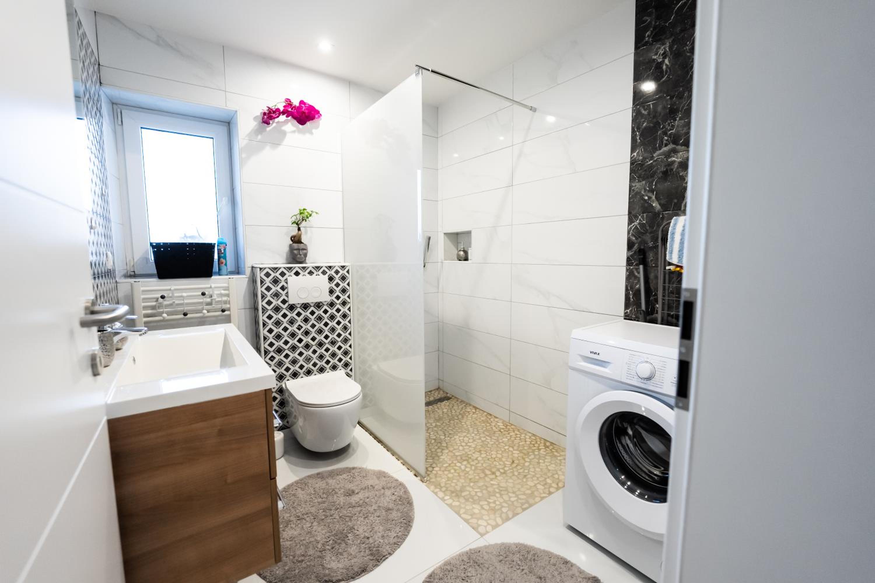 Luxe Apartments
