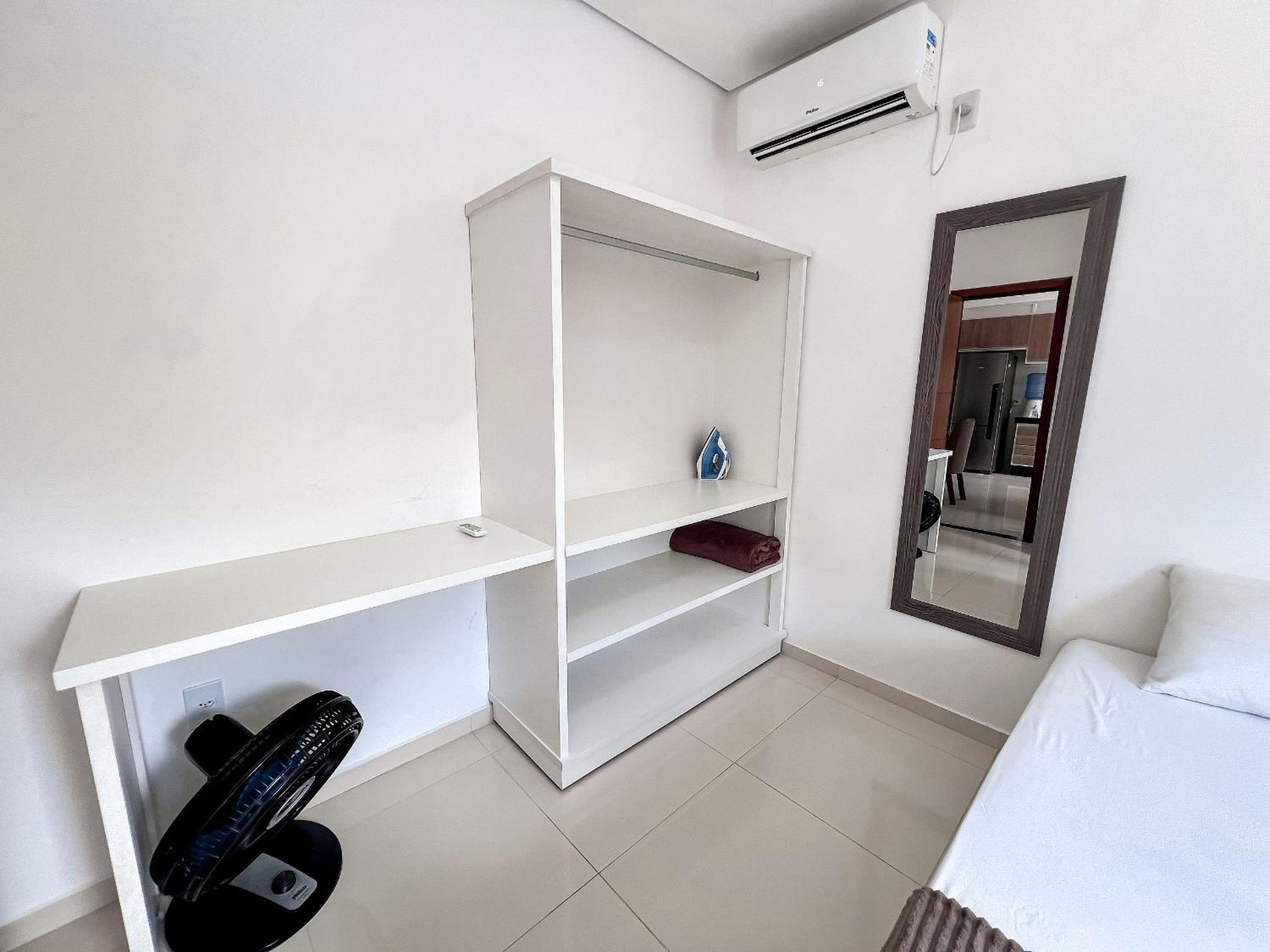 Apê pavimento superior com 3 quartos com ar condicionado, varanda e suite com vista para a piscina e internet privativa, a poucos metros da Praia de Tapera