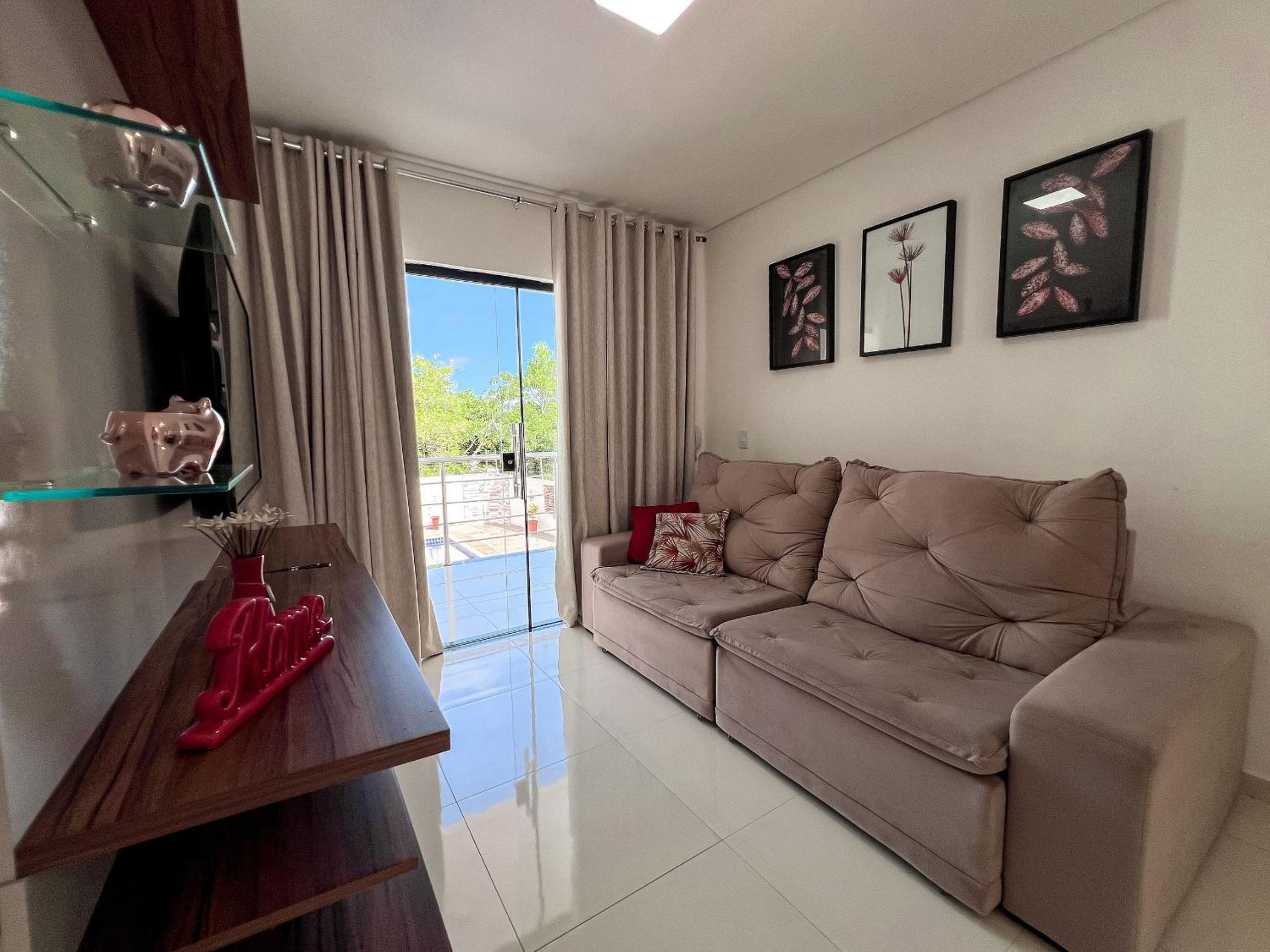 Apê pavimento superior com 3 quartos com ar condicionado, varanda e suite com vista para a piscina e internet privativa, a poucos metros da Praia de Tapera