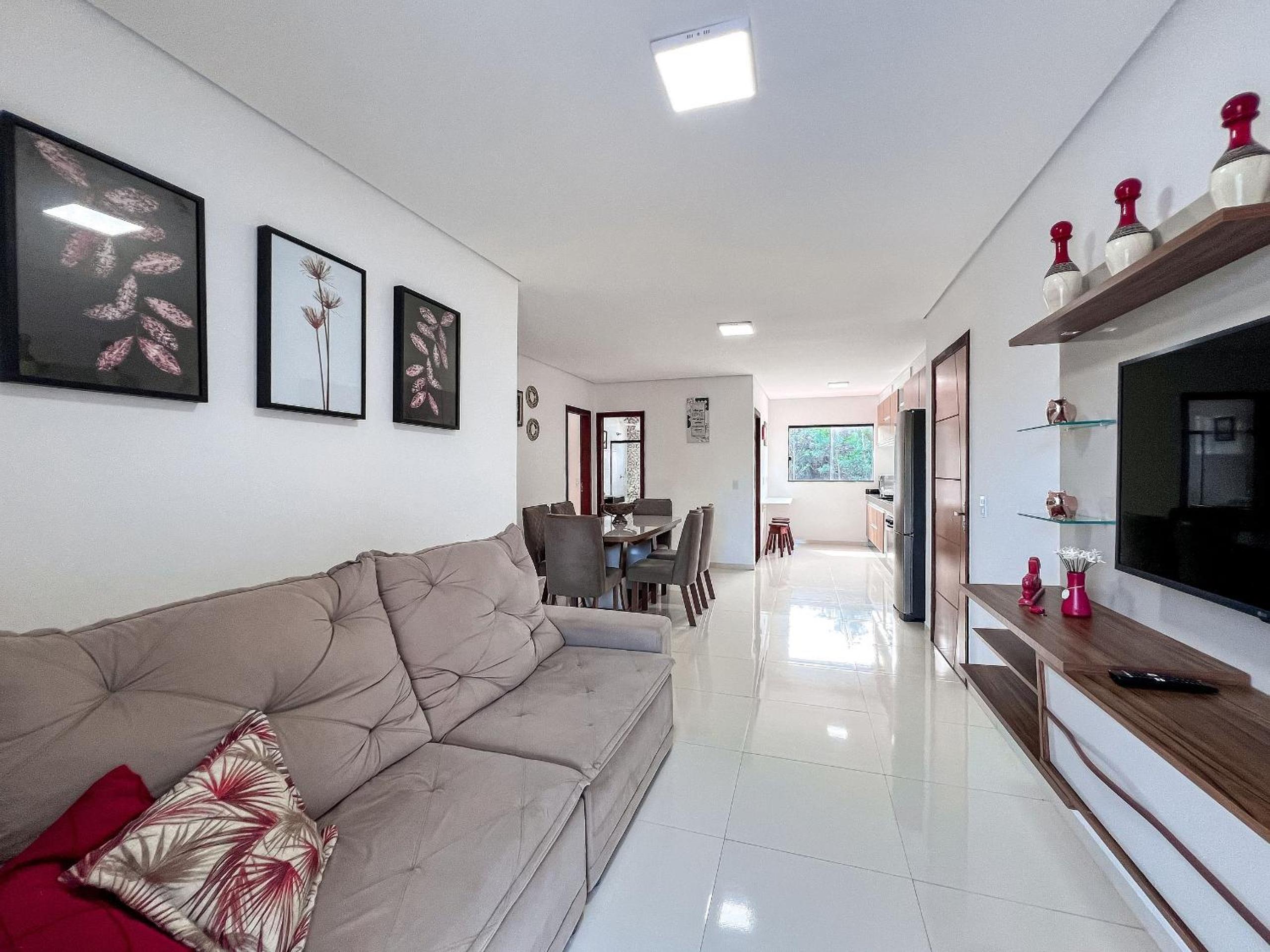 Apê pavimento superior com 3 quartos com ar condicionado, varanda e suite com vista para a piscina e internet privativa, a poucos metros da Praia de Tapera