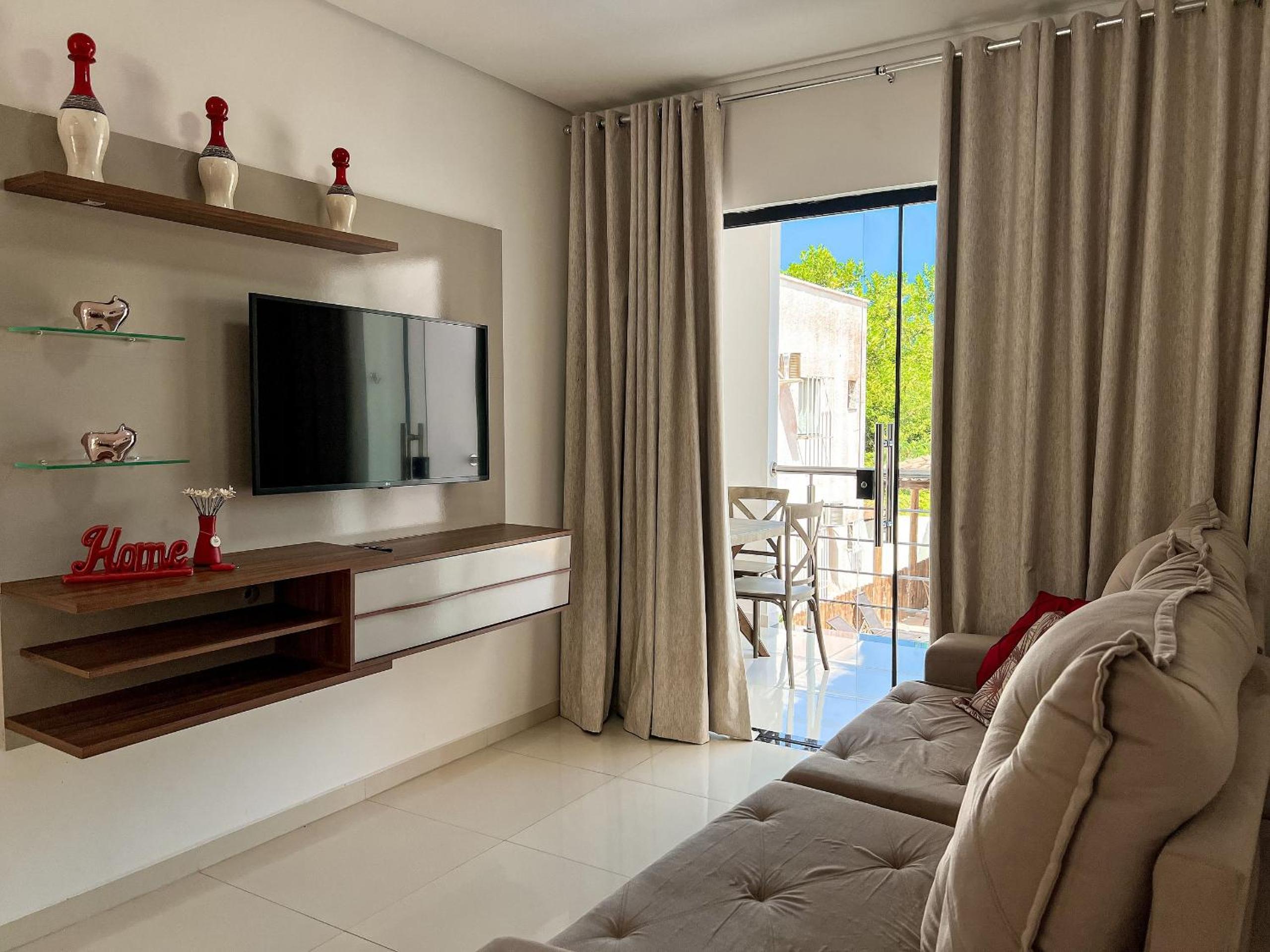Apê pavimento superior com 3 quartos com ar condicionado, varanda e suite com vista para a piscina e internet privativa, a poucos metros da Praia de Tapera