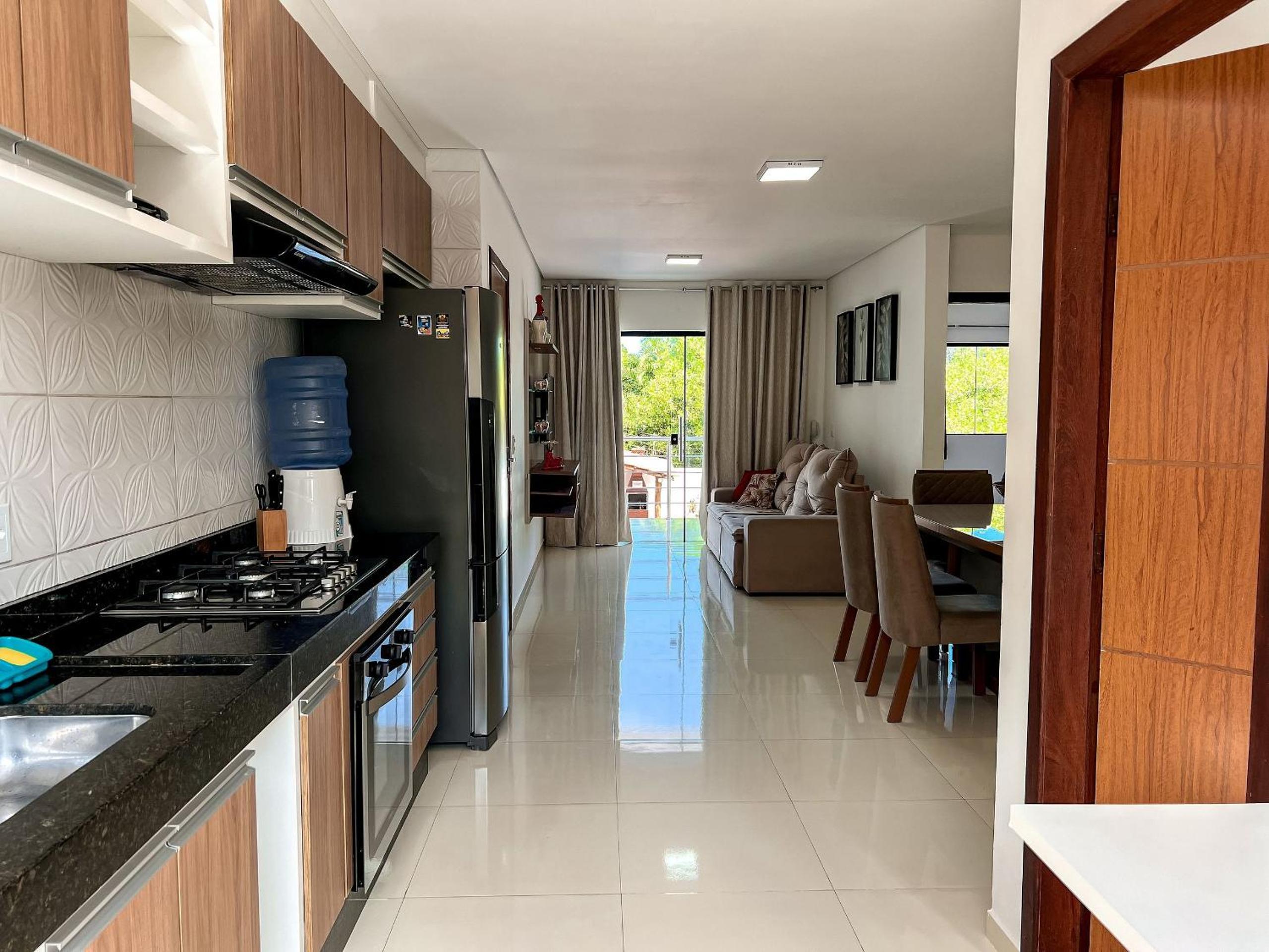 Apê pavimento superior com 3 quartos com ar condicionado, varanda e suite com vista para a piscina e internet privativa, a poucos metros da Praia de Tapera