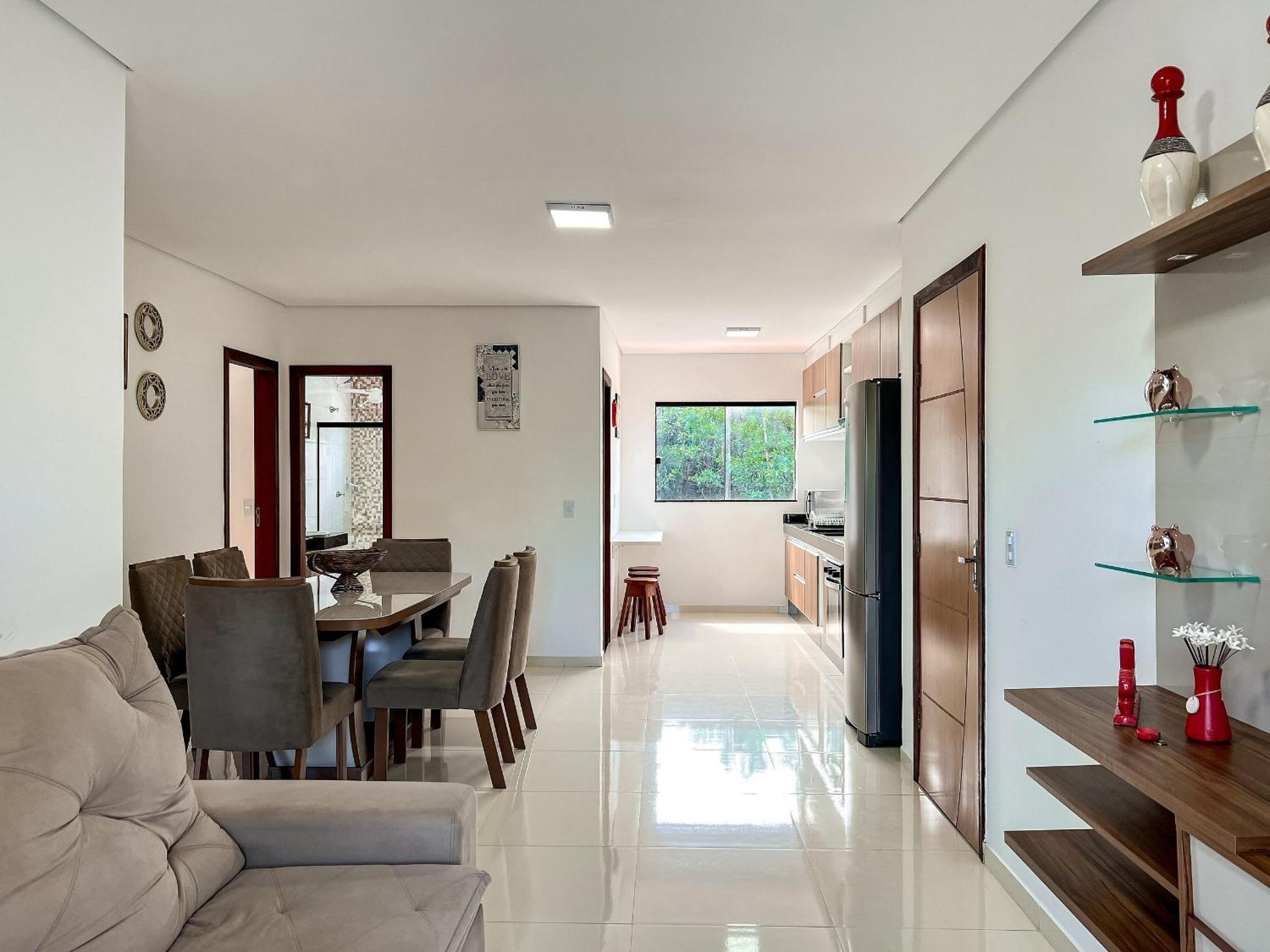 Apê pavimento superior com 3 quartos com ar condicionado, varanda e suite com vista para a piscina e internet privativa, a poucos metros da Praia de Tapera
