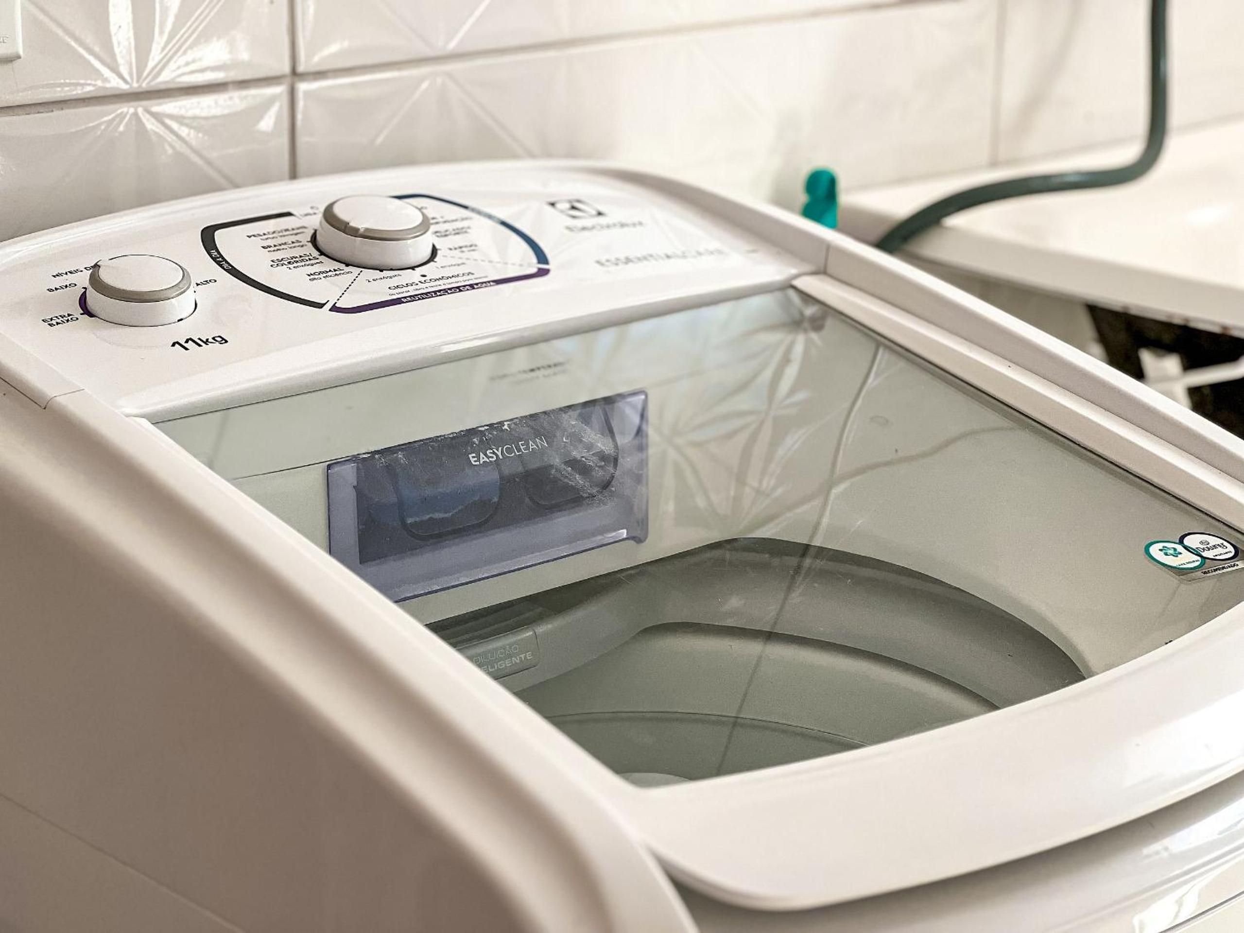Apê pavimento superior com 3 quartos com ar condicionado, varanda e suite com vista para a piscina e internet privativa, a poucos metros da Praia de Tapera