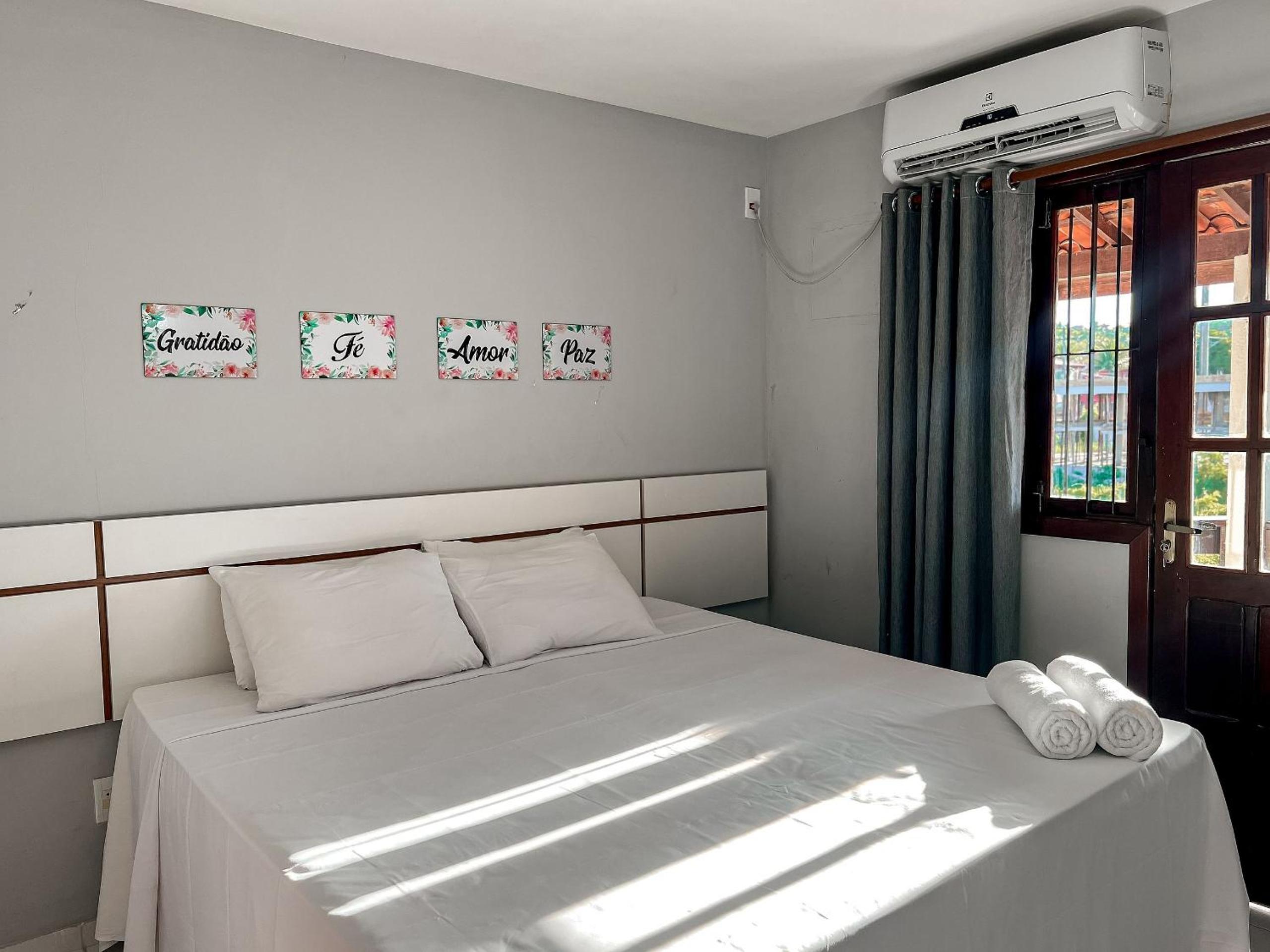 Casas no Residencial Mont Sinai com 2 ou 3 suítes (todas com ar), internet privativa 300MBPS a aproximadamento 250m da Praia de Taperapuã, condomínio com p