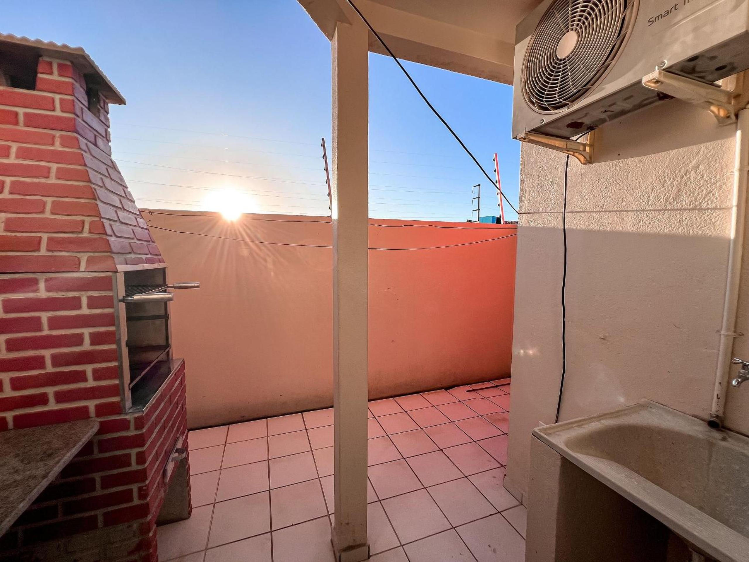Casas no Residencial Mont Sinai com 2 ou 3 suítes (todas com ar), internet privativa 300MBPS a aproximadamento 250m da Praia de Taperapuã, condomínio com p