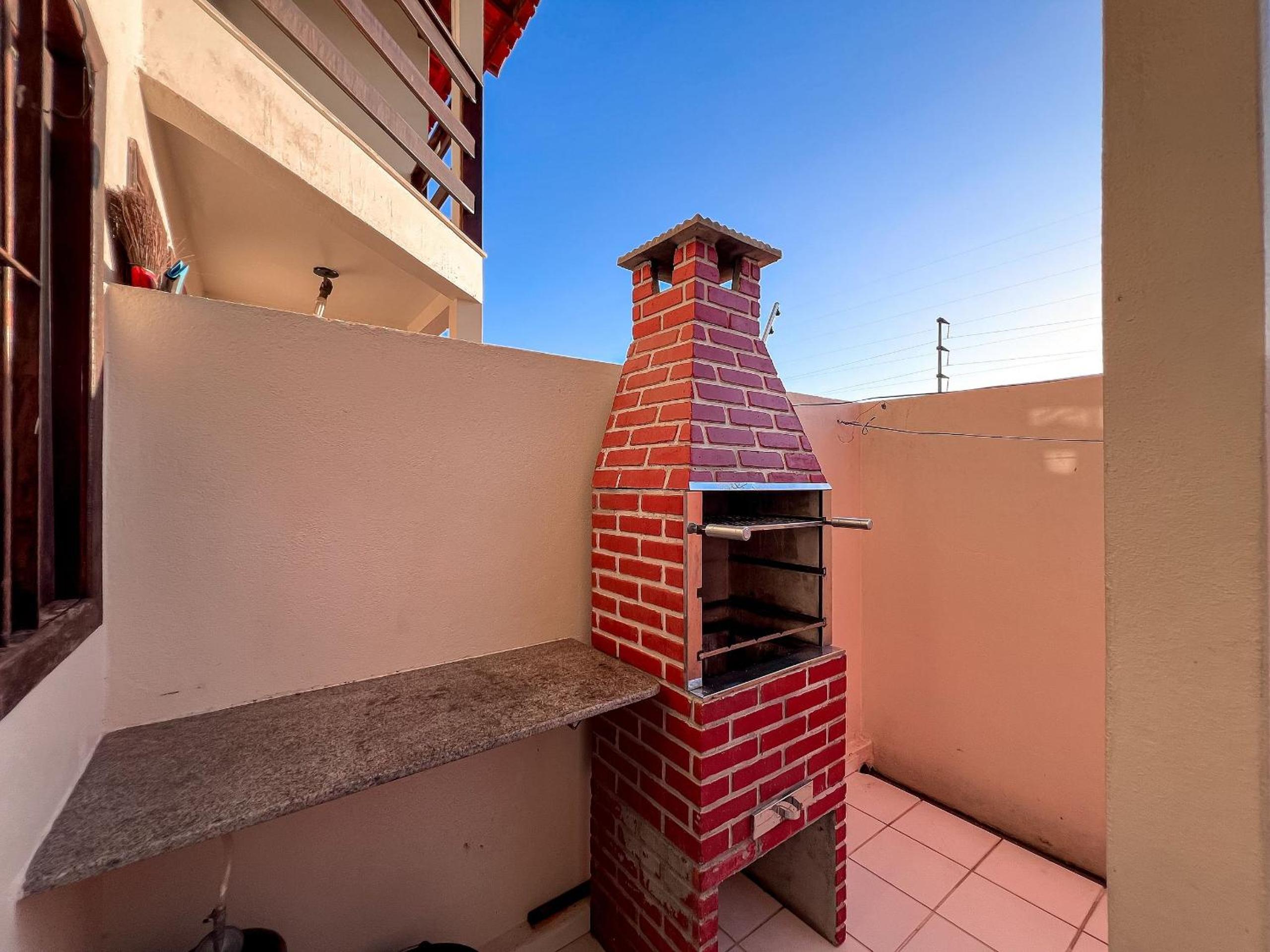 Casas no Residencial Mont Sinai com 2 ou 3 suítes (todas com ar), internet privativa 300MBPS a aproximadamento 250m da Praia de Taperapuã, condomínio com p