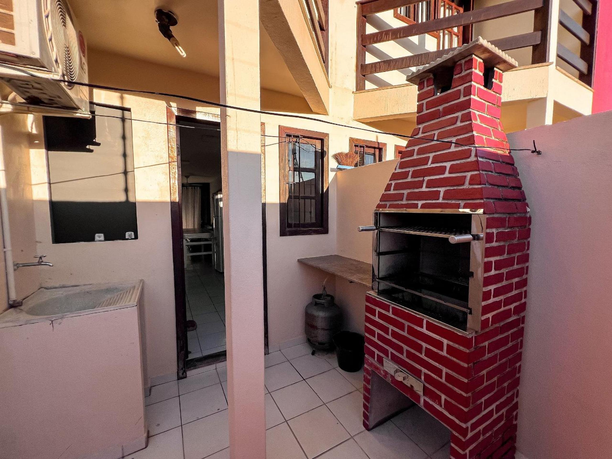 Casas no Residencial Mont Sinai com 2 ou 3 suítes (todas com ar), internet privativa 300MBPS a aproximadamento 250m da Praia de Taperapuã, condomínio com p