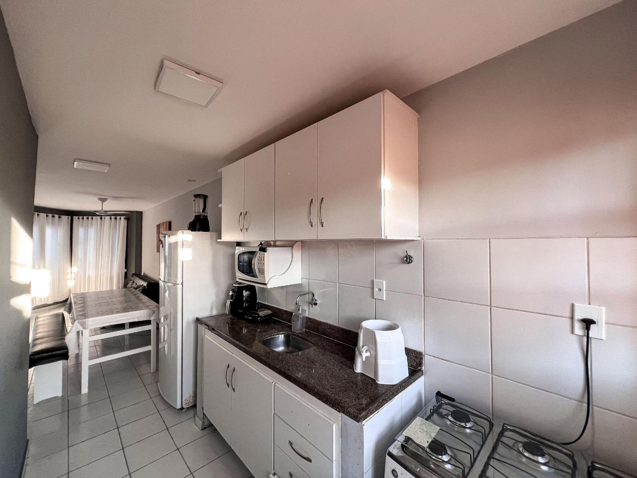 Casas no Residencial Mont Sinai com 2 ou 3 suítes (todas com ar), internet privativa 300MBPS a aproximadamento 250m da Praia de Taperapuã, condomínio com p
