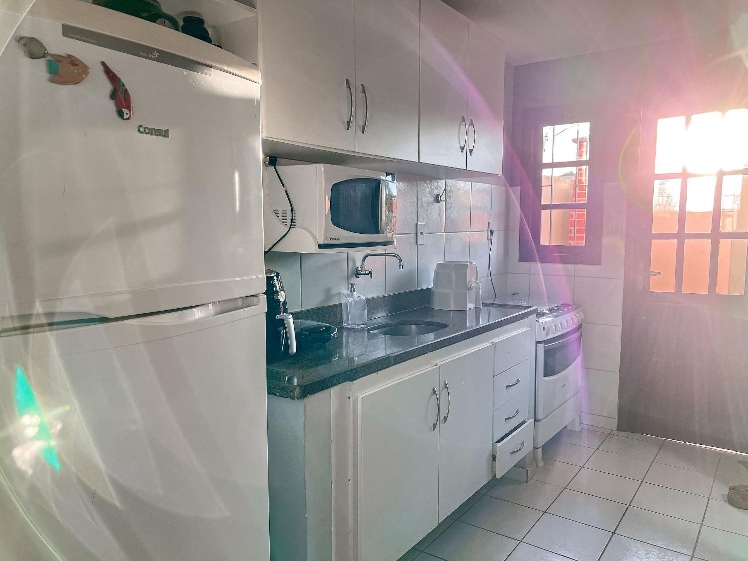 Casas no Residencial Mont Sinai com 2 ou 3 suítes (todas com ar), internet privativa 300MBPS a aproximadamento 250m da Praia de Taperapuã, condomínio com p