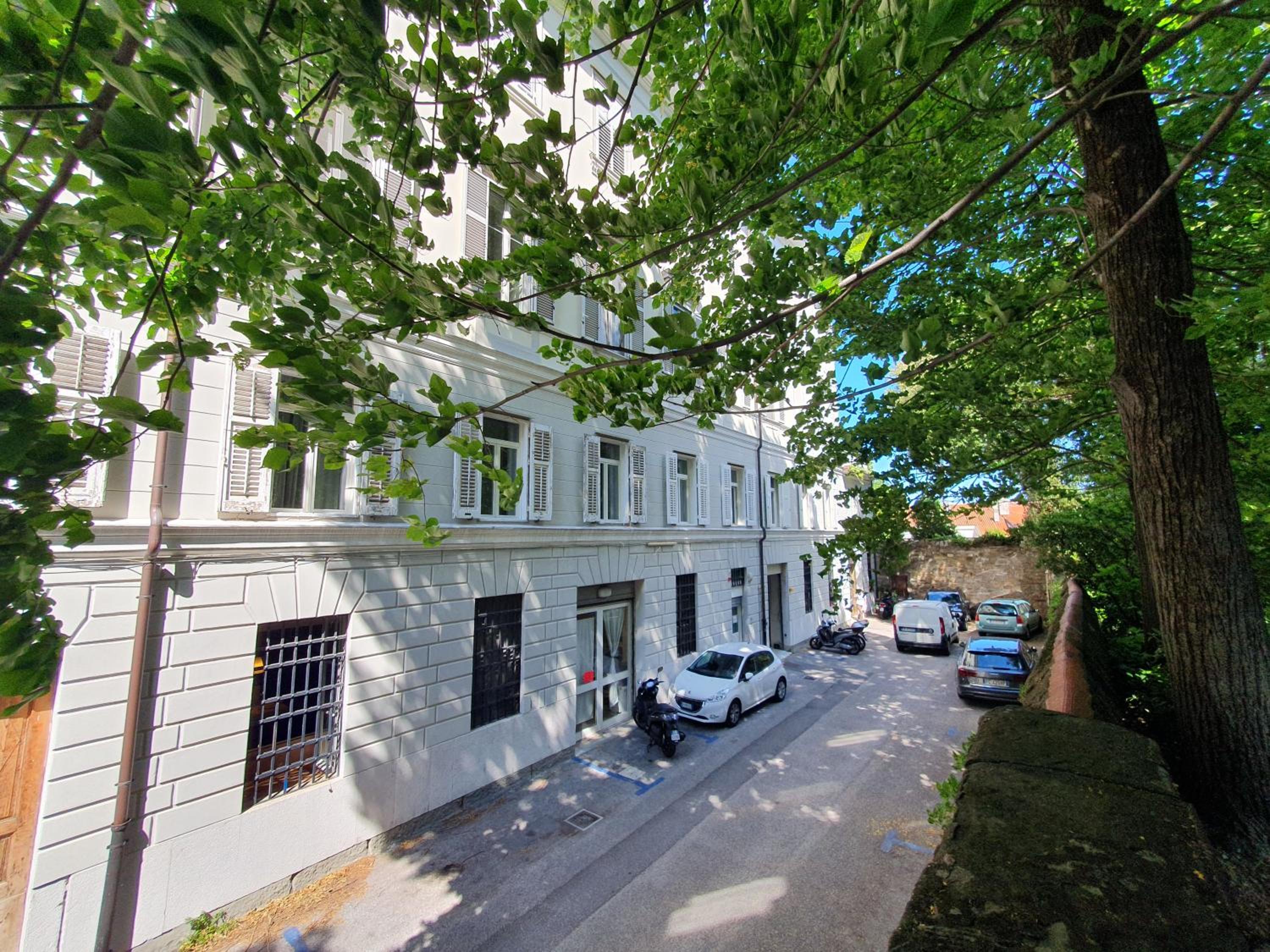 L'Arco Trieste studio living 5 view 2