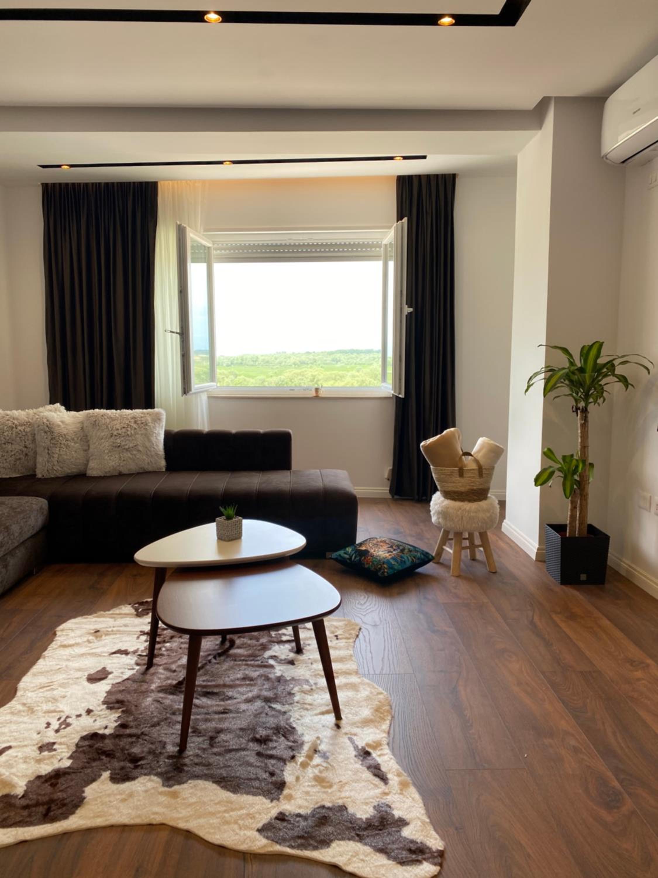 Luxury apartment with a wonderful lake view