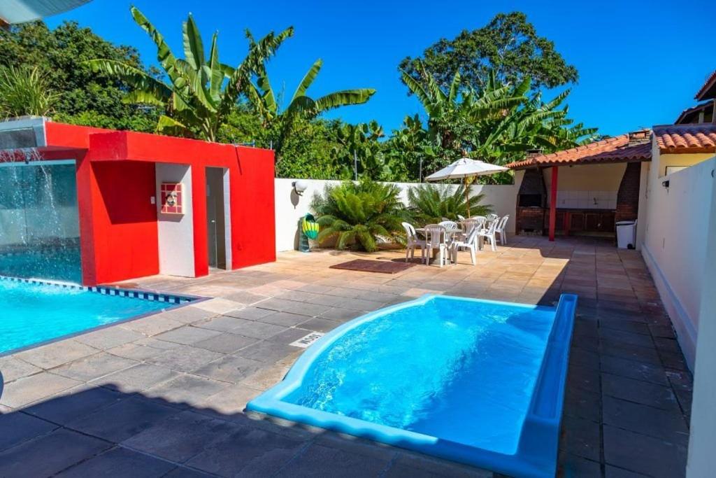 Casas com 2 ou 3 suítes (todas com ar split), com internet privativa 300MBPSno Residencial Nazareth, localizado a aproximadamente 80m da praia de Taperapuã
