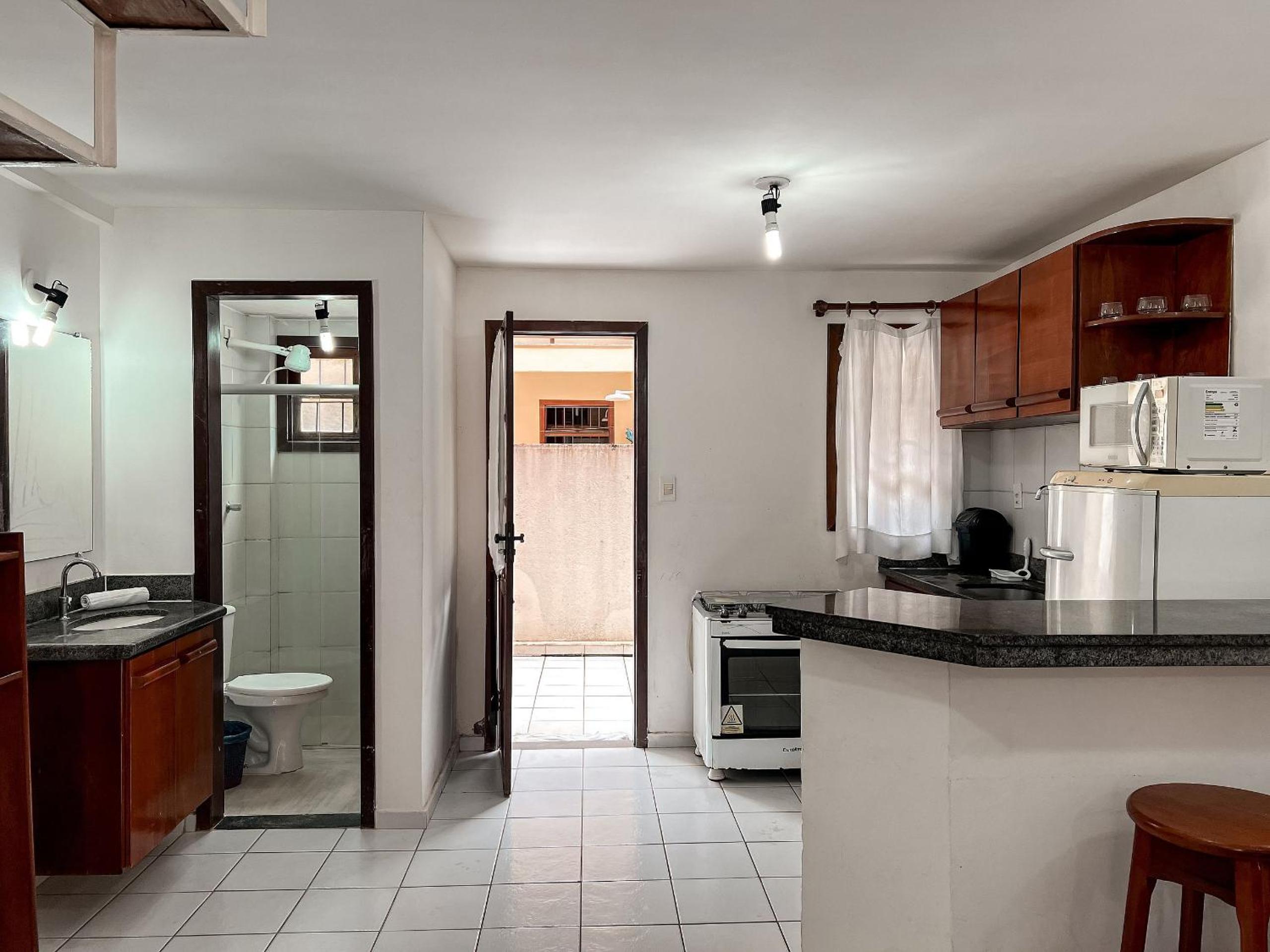 Casas com 2 ou 3 suítes (todas com ar split), com internet privativa 300MBPSno Residencial Nazareth, localizado a aproximadamente 80m da praia de Taperapuã