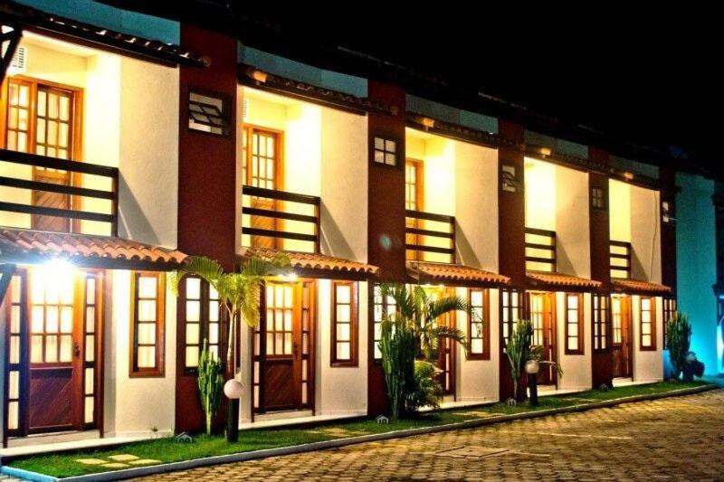 Casas com 2 ou 3 suítes (todas com ar split), com internet privativa 300MBPSno Residencial Nazareth, localizado a aproximadamente 80m da praia de Taperapuã