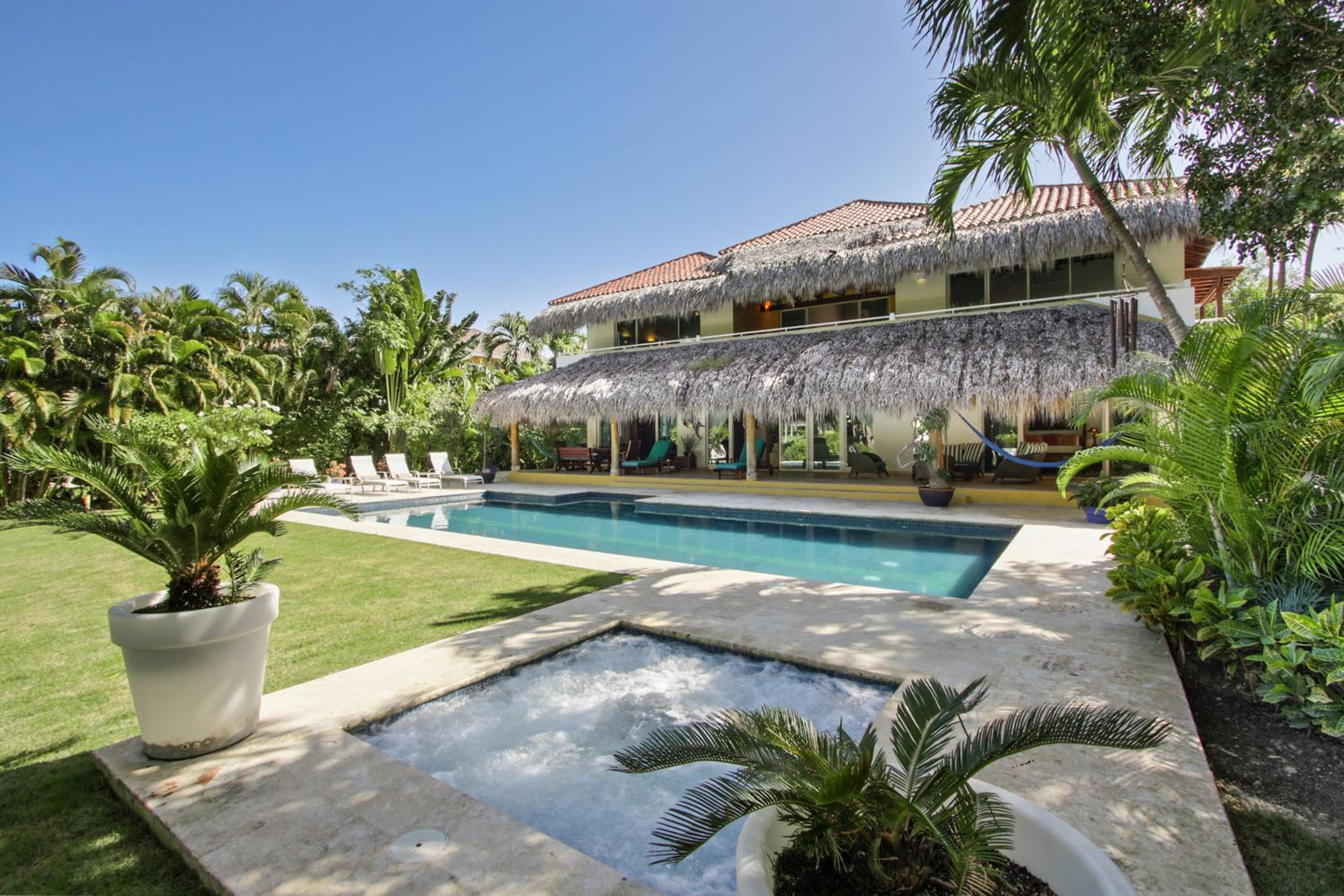 Luxury Villa on La Cana Golf Course with Pool, Jacuzzi, Cart & Maid view 4
