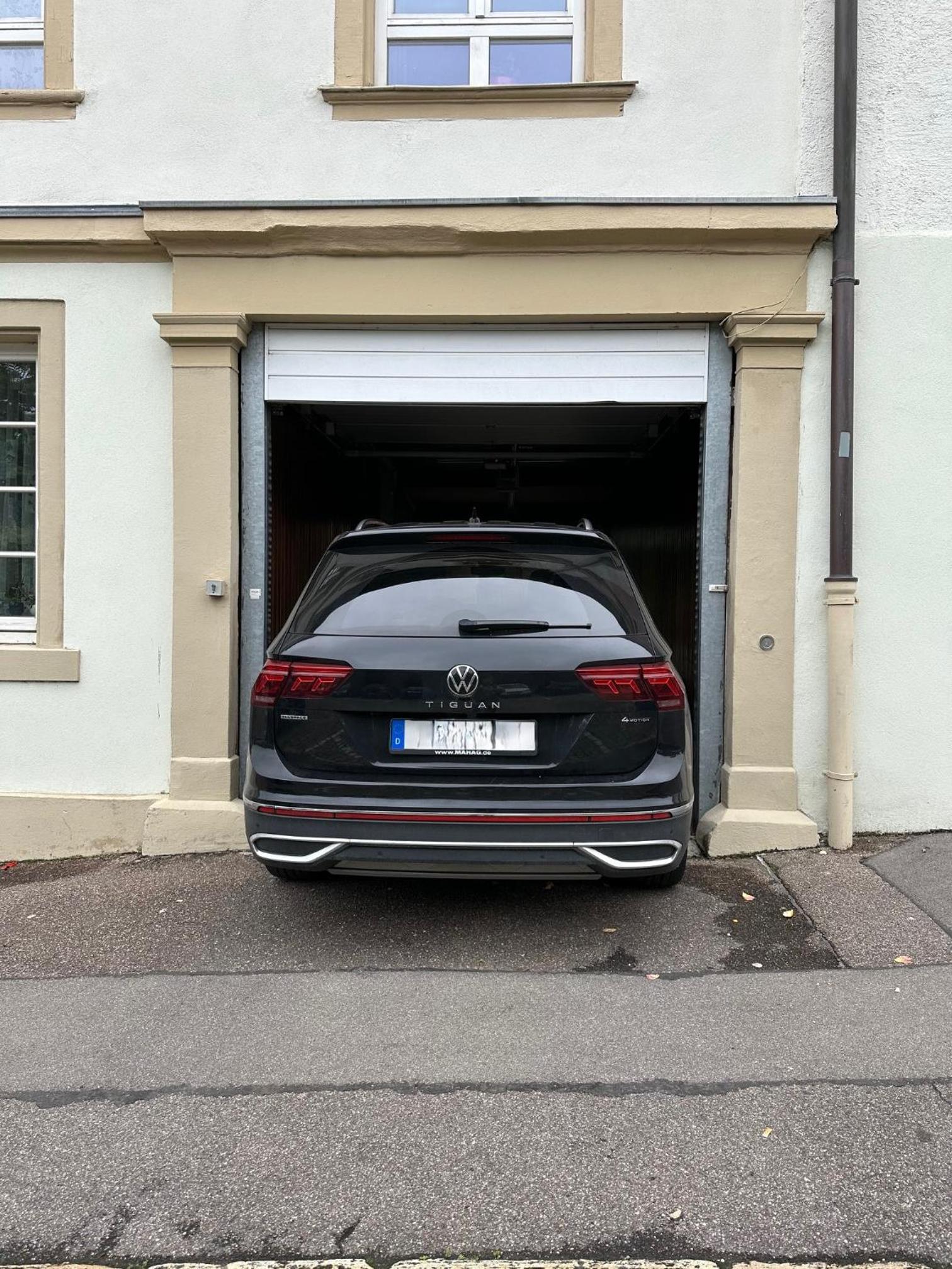 BELLA - Business&Family - 2 Zimmer direkt neben Schloß, Parkplatz, SmartTV, Netflix, Waschmaschine, 24h Checkin, 71qm, Kingsizebett, Hotelbettwäsche