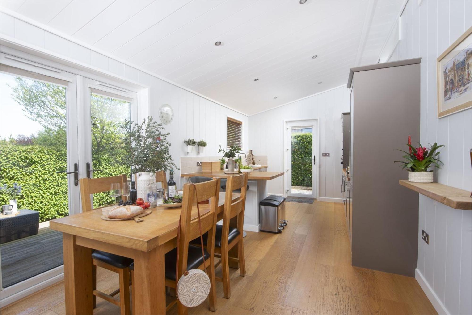 Diamond Lodge - Pets Allowed - Hot Tub - Free WiFi & Parking view 2