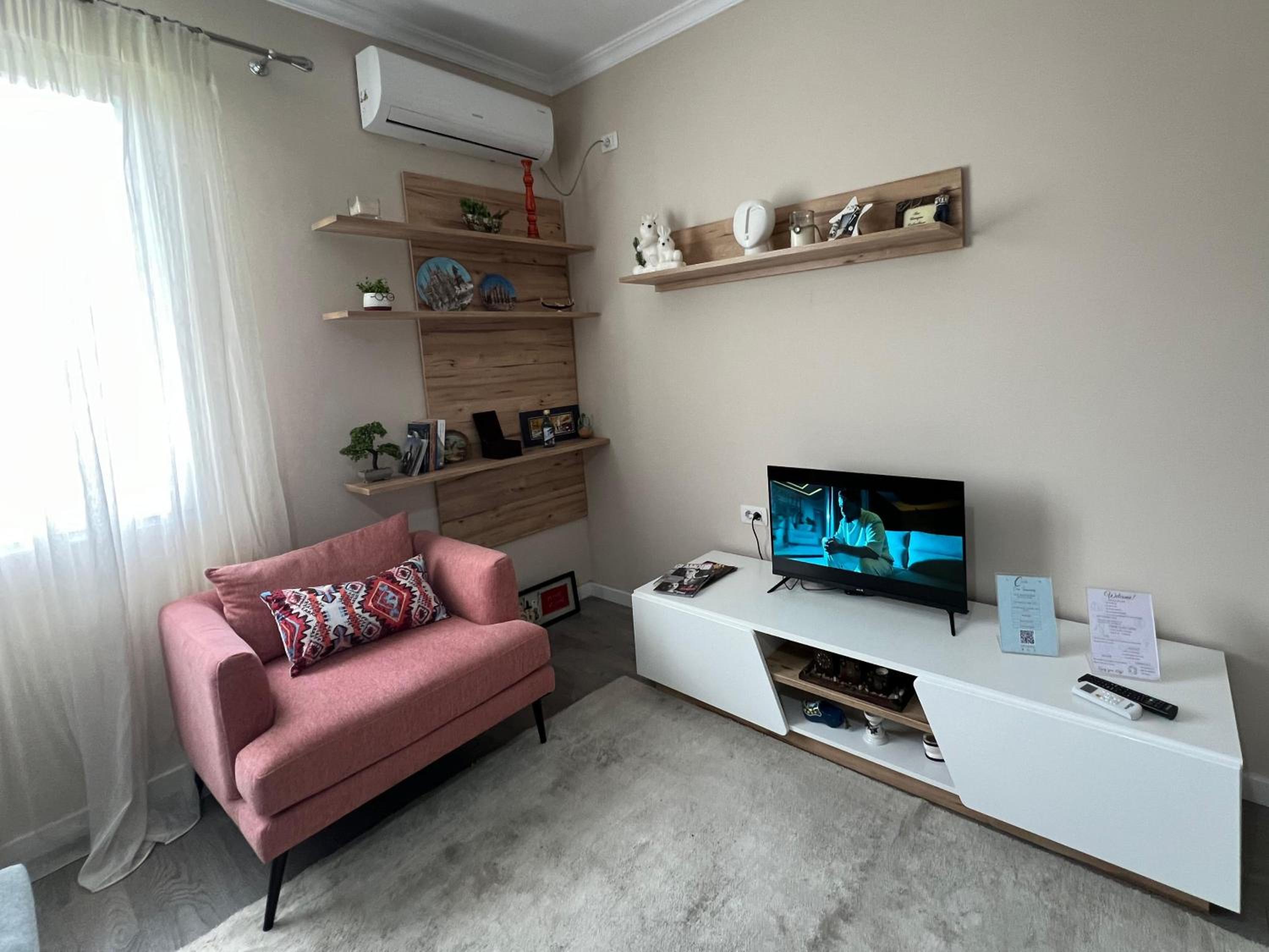 Comfy Cozy Lake City Apartment 1