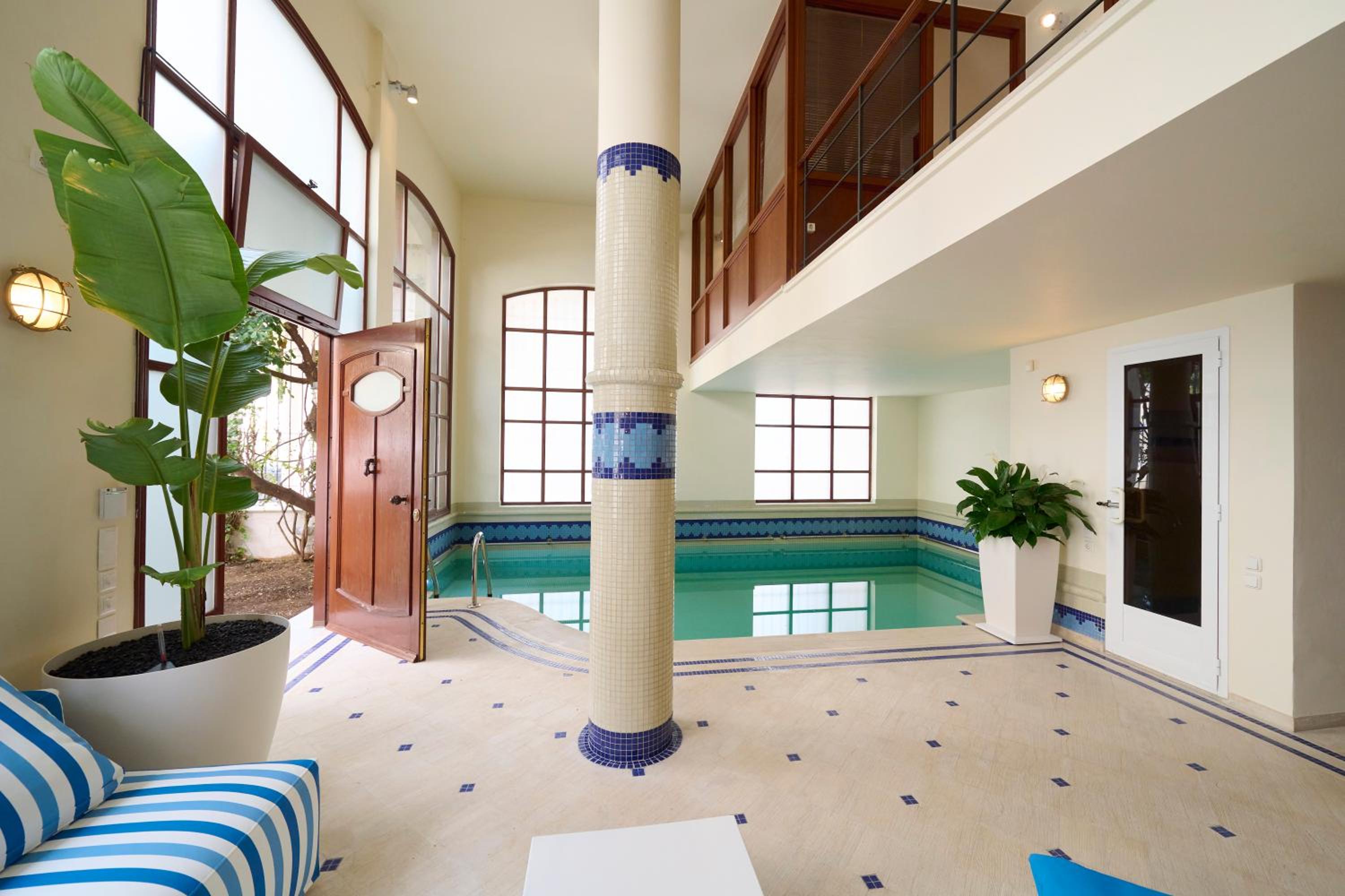 Ma Maison No8 Downtown Villa, Indoor Heated Pool