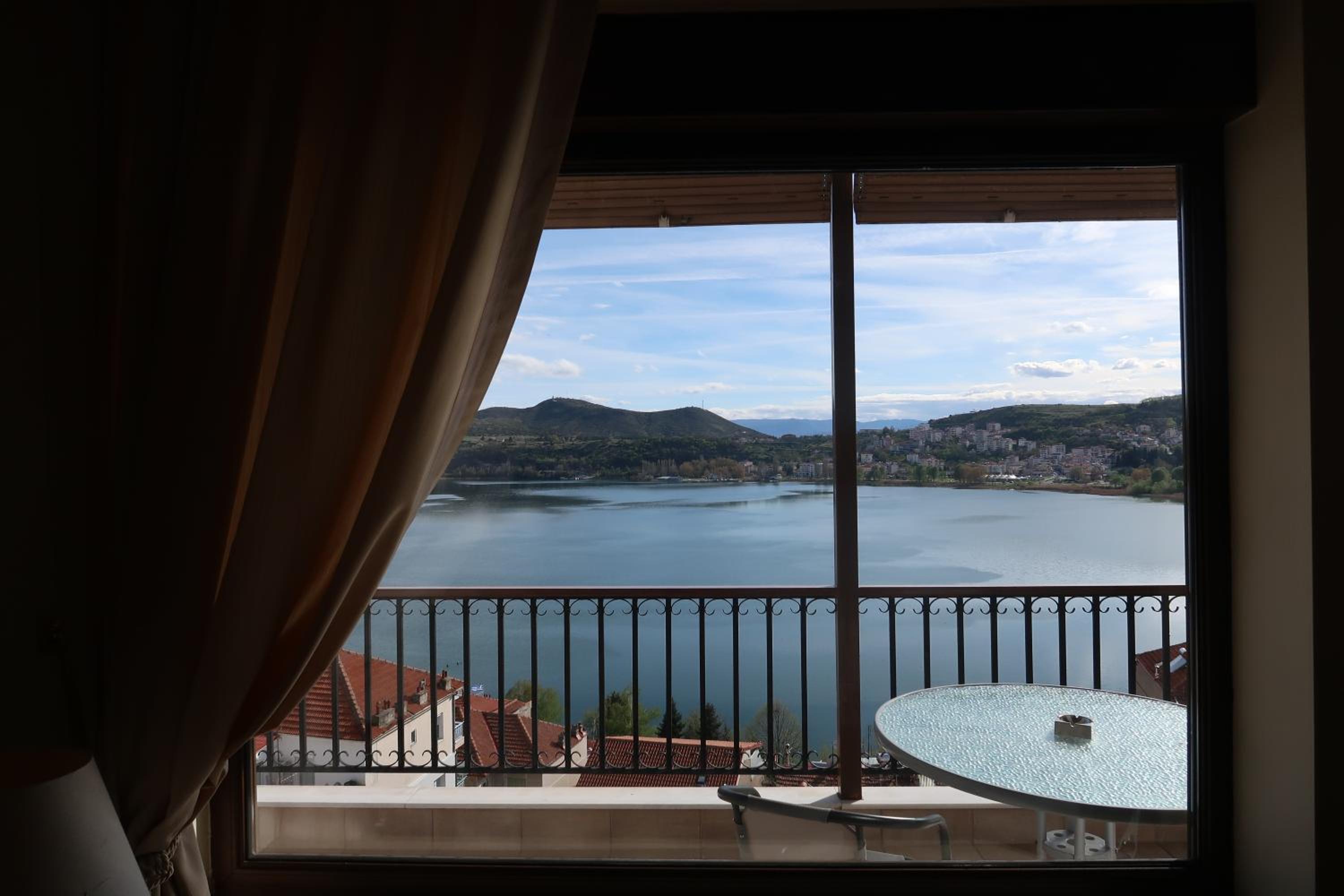 Hotel DeLuxe View Kastoria- 4Bedrooms & 2Bathrooms Apt - Image 1