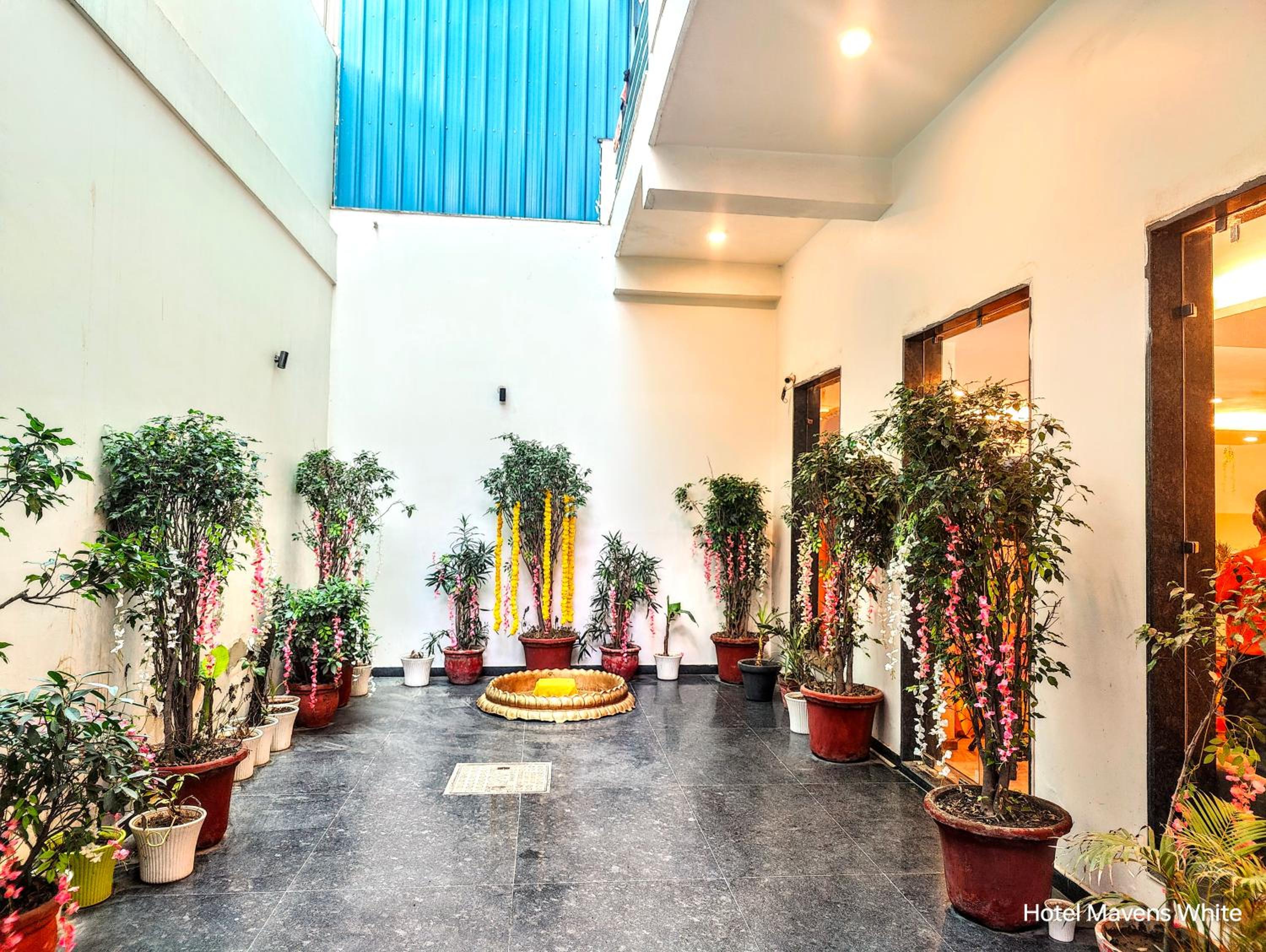 Hotel Mavens White Artemis Hospital Road Sector 52 Gurgaon