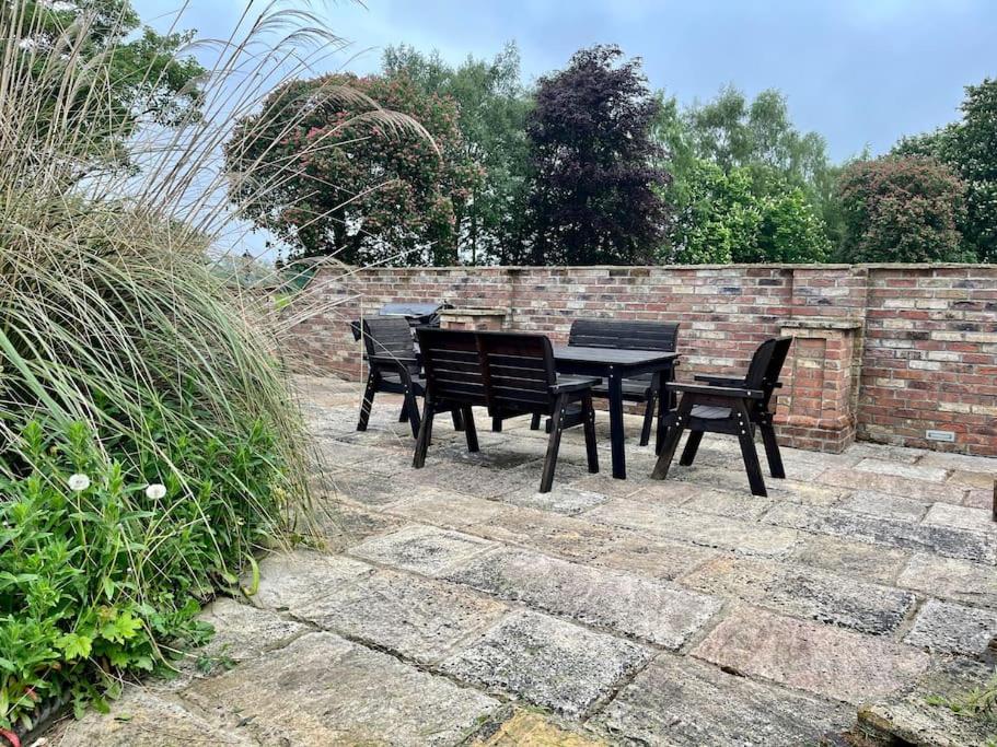 Quirky, cosy & Private Cottage Holme On Swale view 2