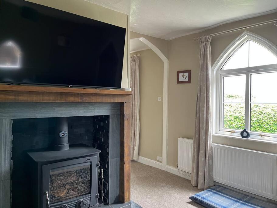 Quirky, cosy & Private Cottage Holme On Swale view 4