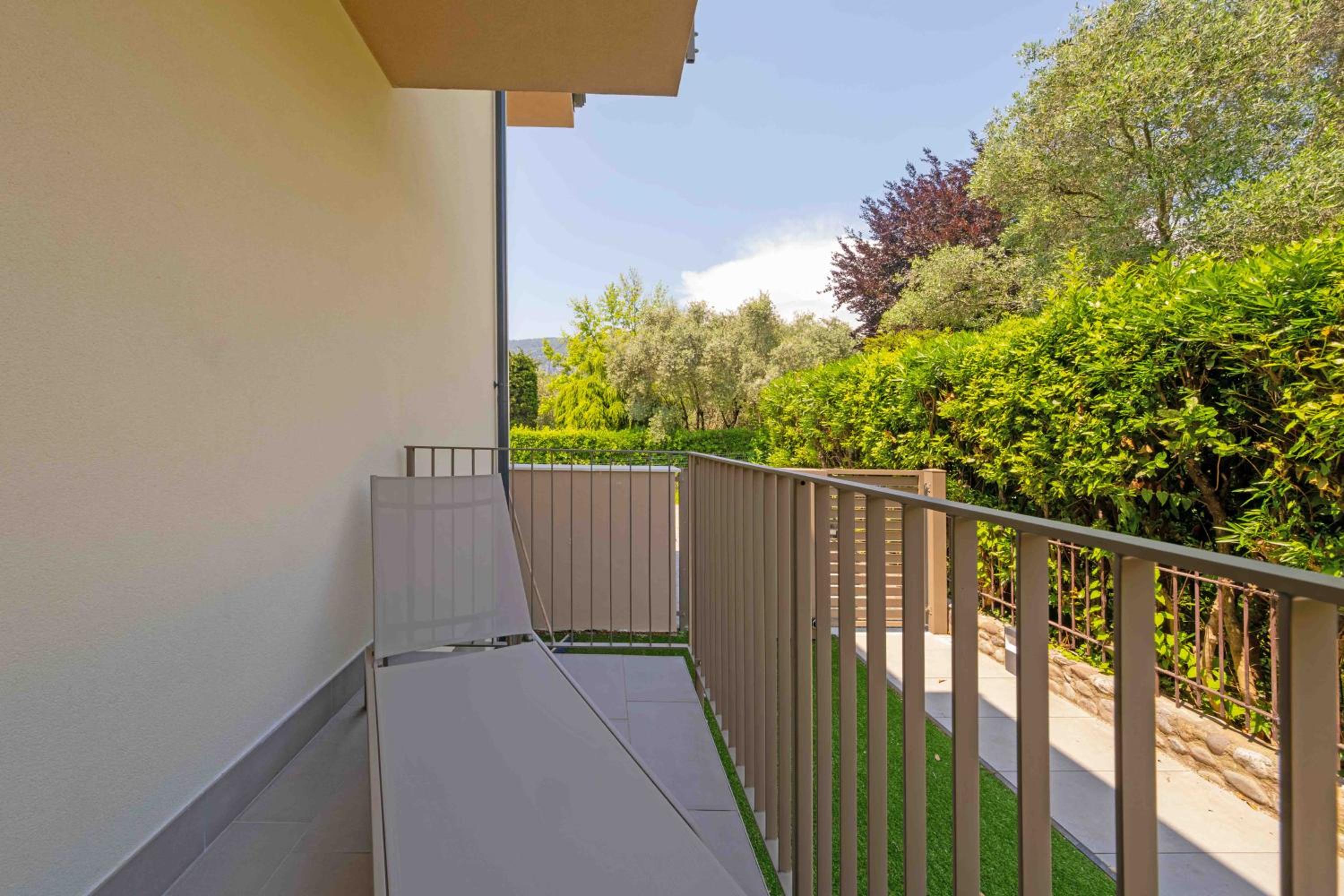 ApartmentsGarda - Residenza Eleonora view 3