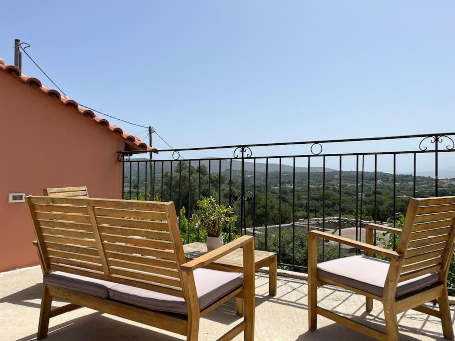 Vrysses Lodge Michael Stelianos