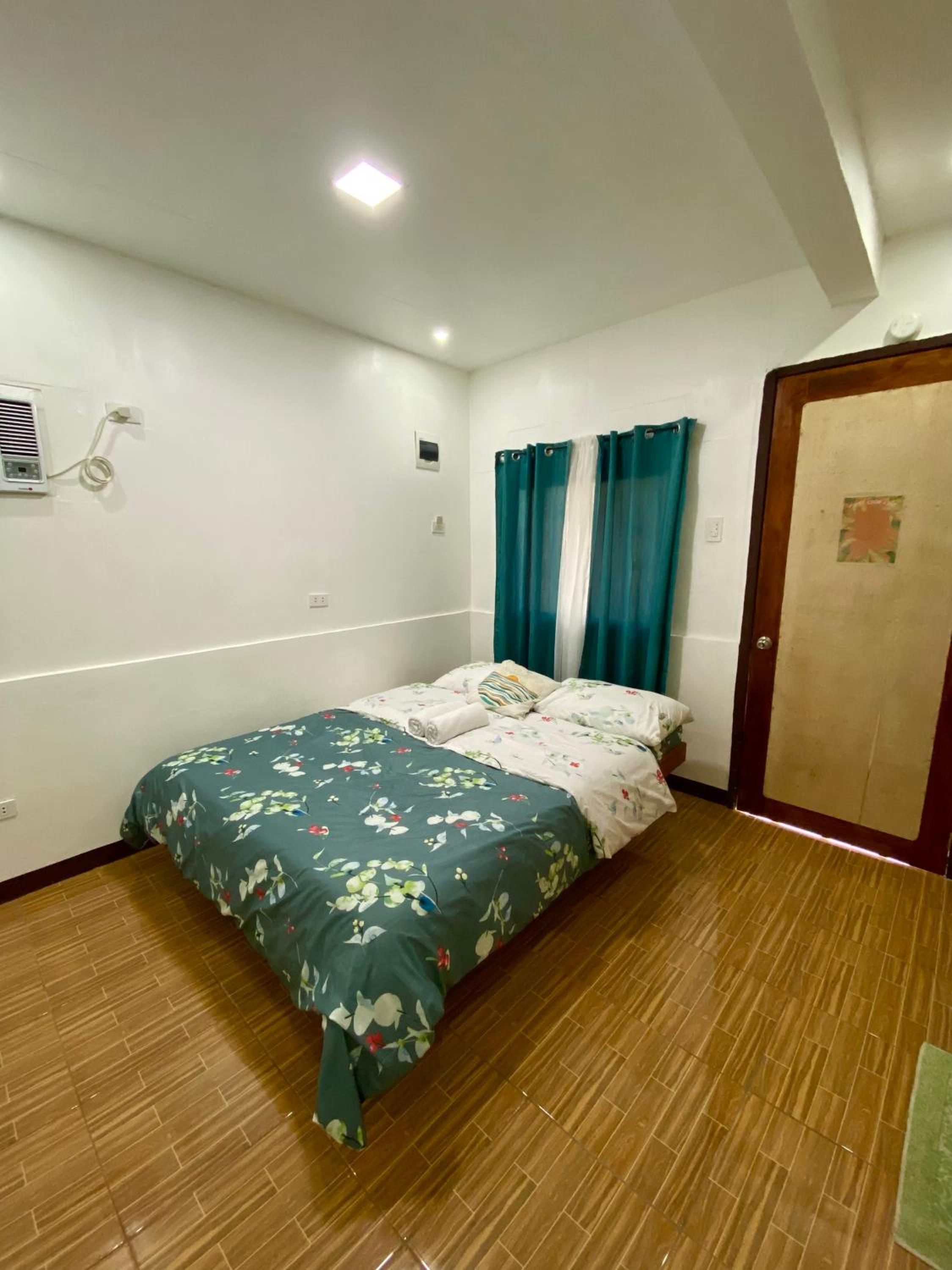 Moalboal Panagsama beach TopBudz Hostel