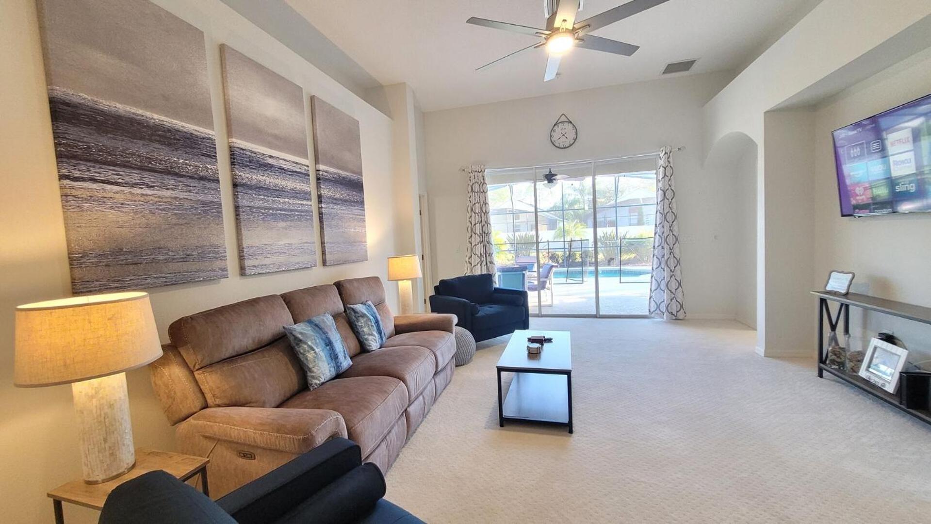 Themed kid bedrooms, 17 miles to Disney and Legoland, private pool, kitchen, wifi, washer, dryer view 2
