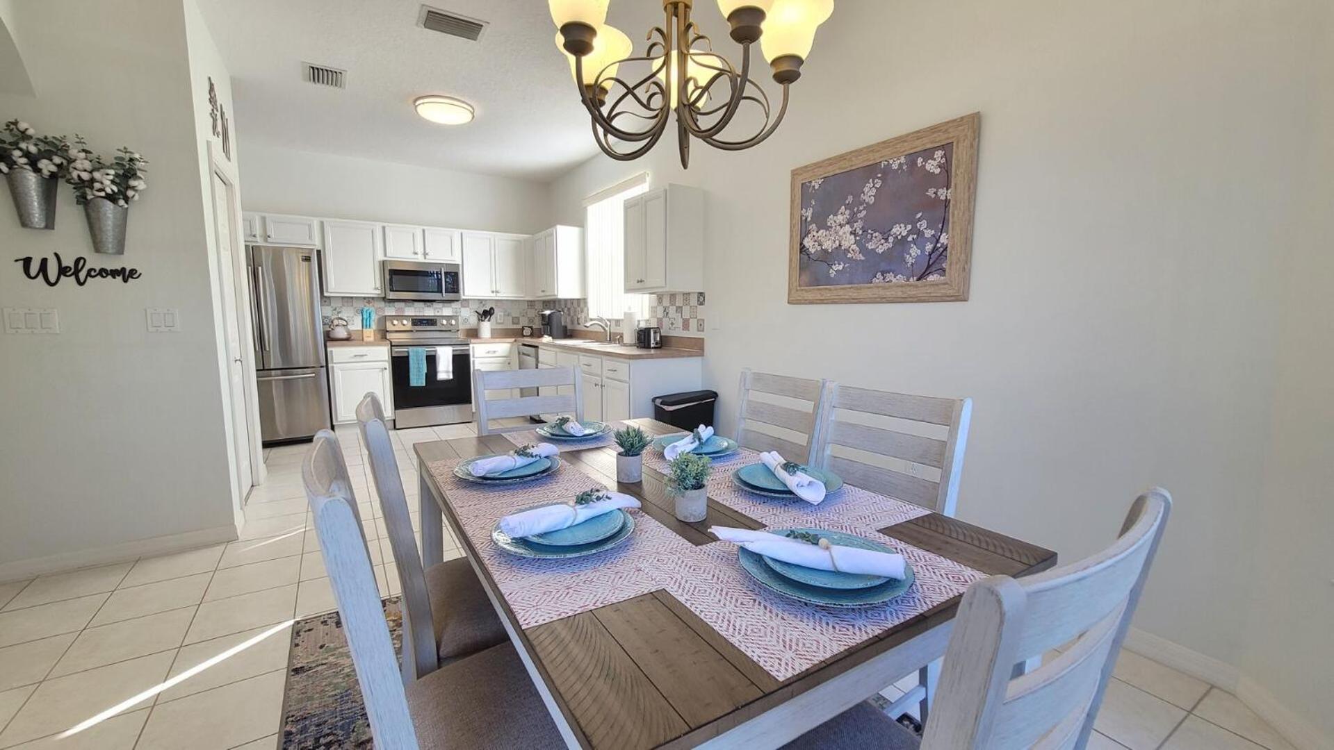 Themed kid bedrooms, 17 miles to Disney and Legoland, private pool, kitchen, wifi, washer, dryer view 3