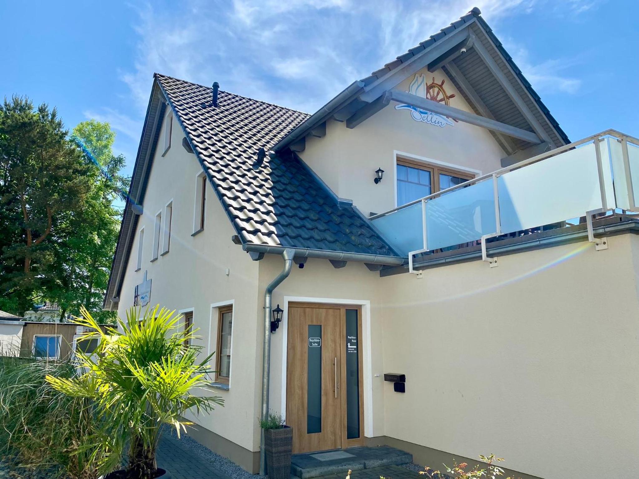 Hotel Kapitänshaus Sellin mit Sauna und Kamin - Image 1