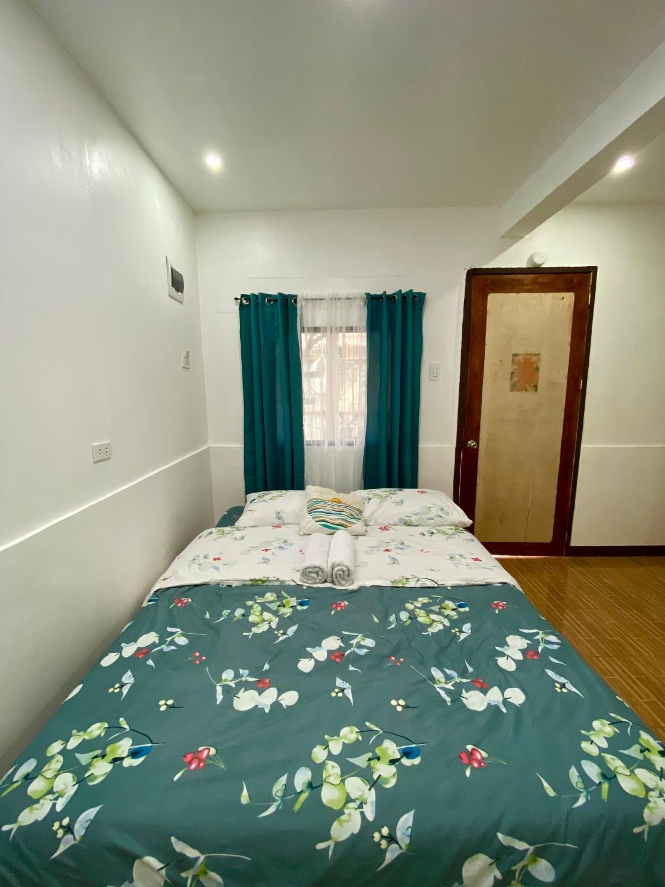 Moalboal Panagsama beach TopBudz Hostel