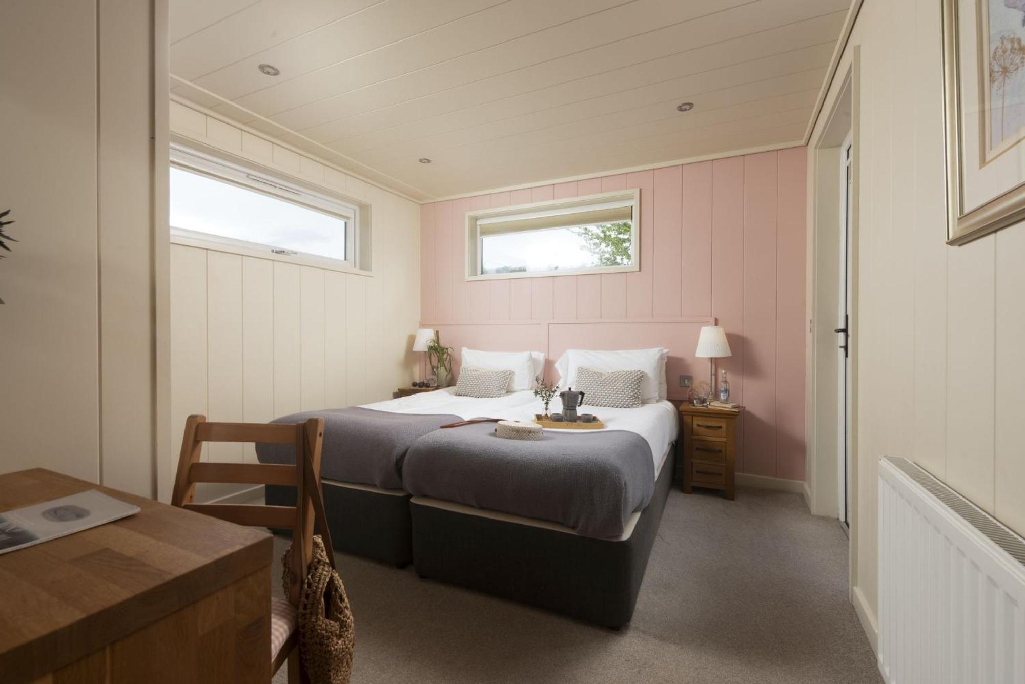 Cedar Lodge, Strawberryfield Park view 3