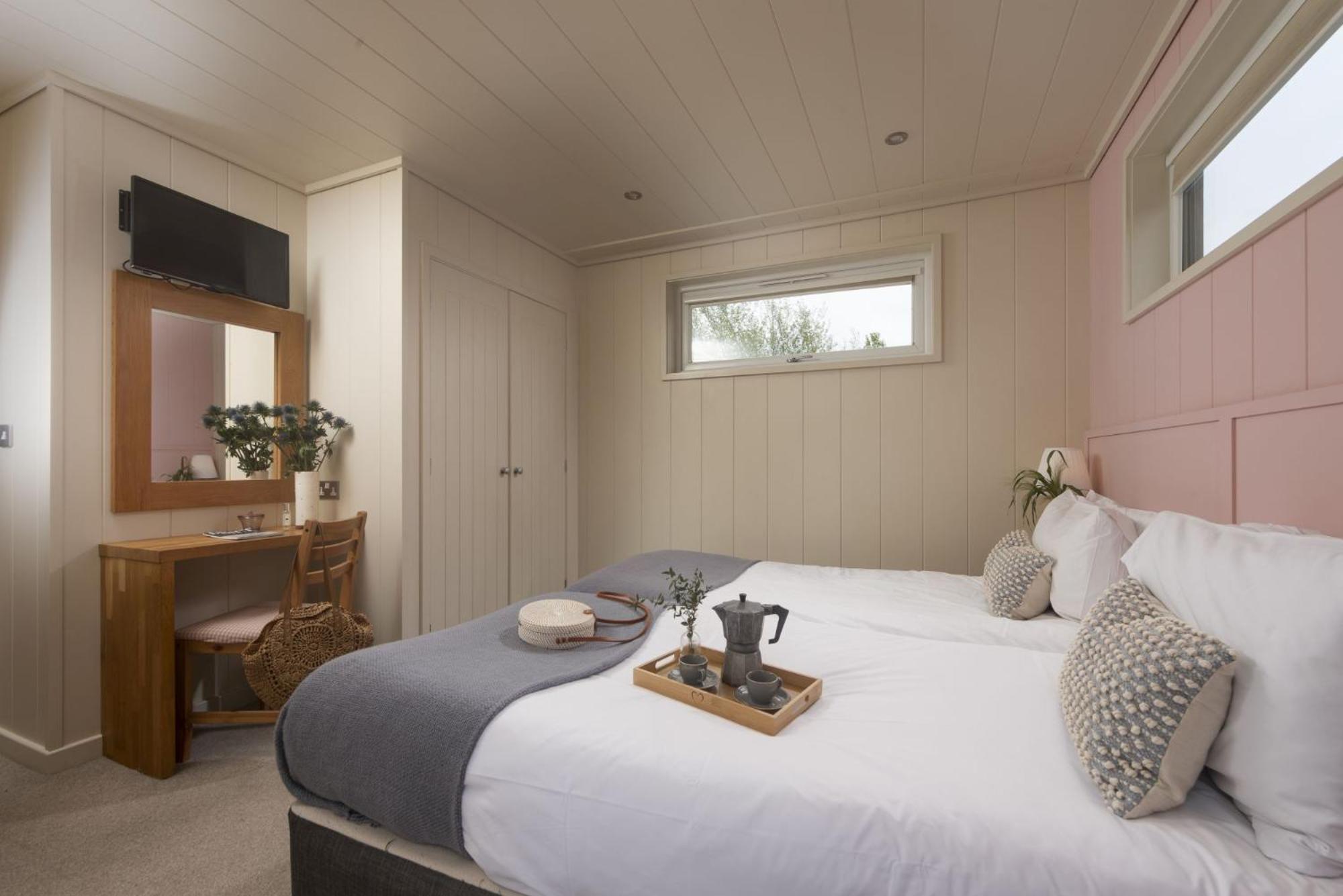 Cedar Lodge, Strawberryfield Park view 5