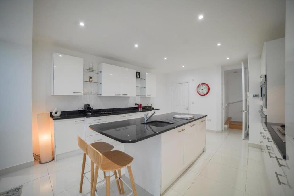 The Prestigious Residence with Modern Elegance