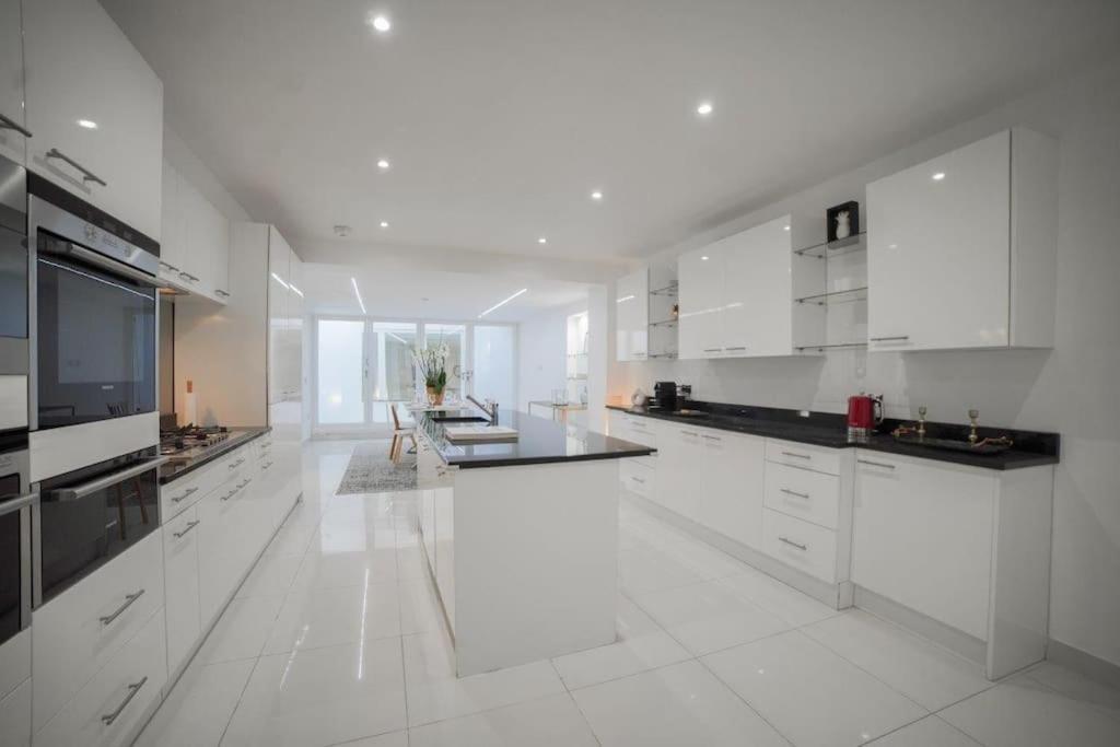 The Prestigious Residence with Modern Elegance