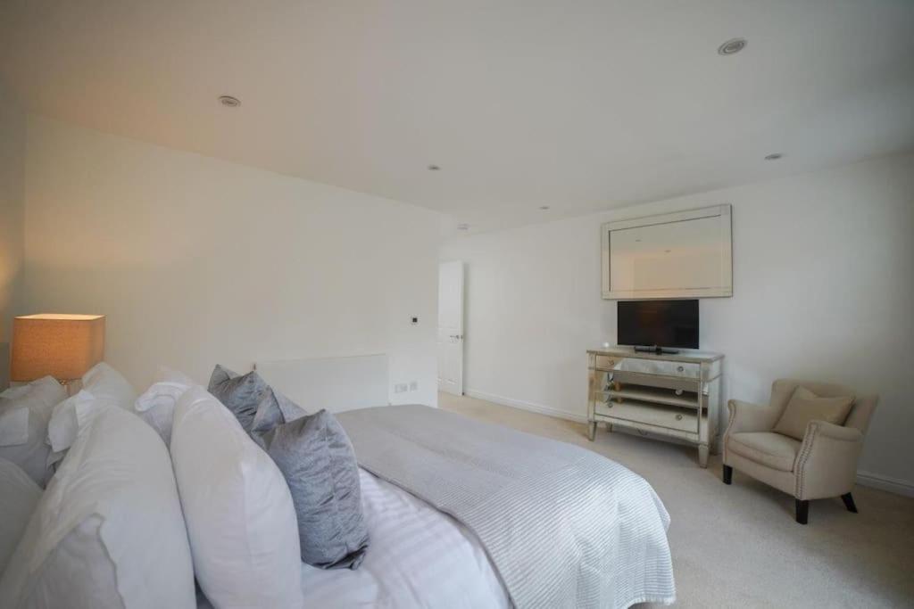 The Prestigious Residence with Modern Elegance