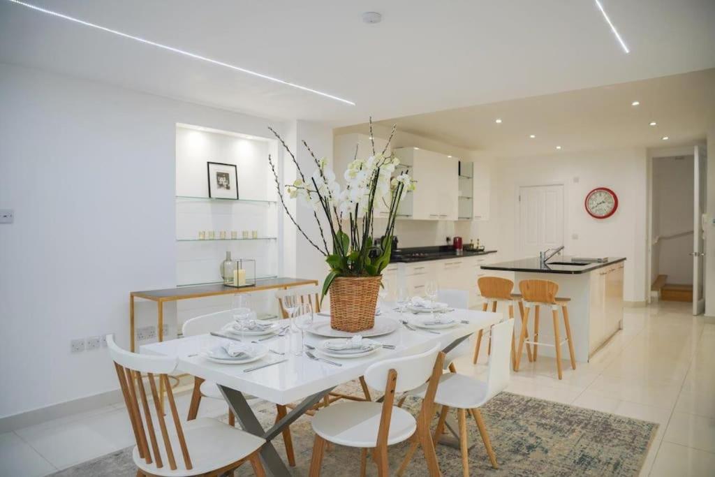 The Prestigious Residence with Modern Elegance