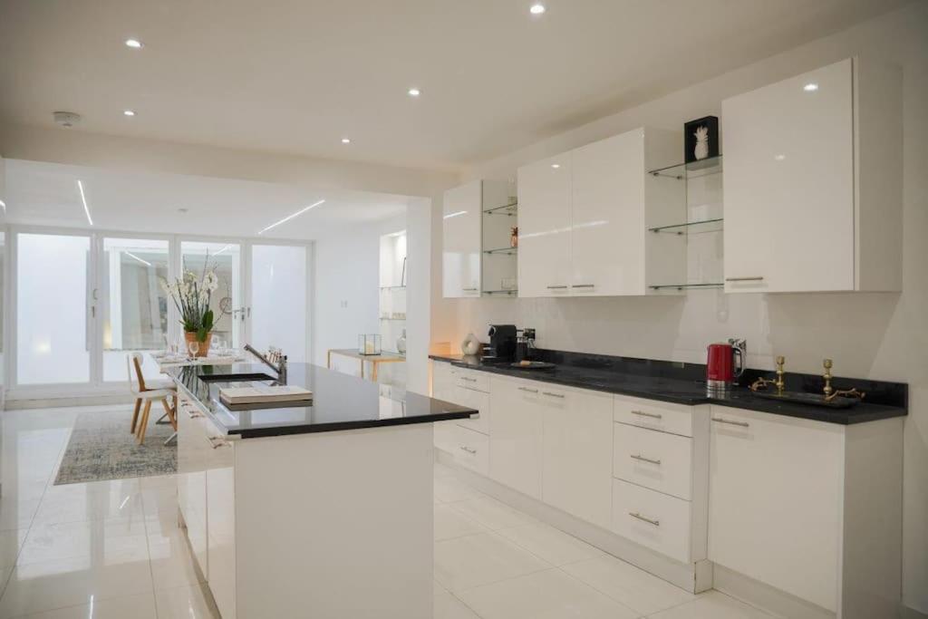 The Prestigious Residence with Modern Elegance
