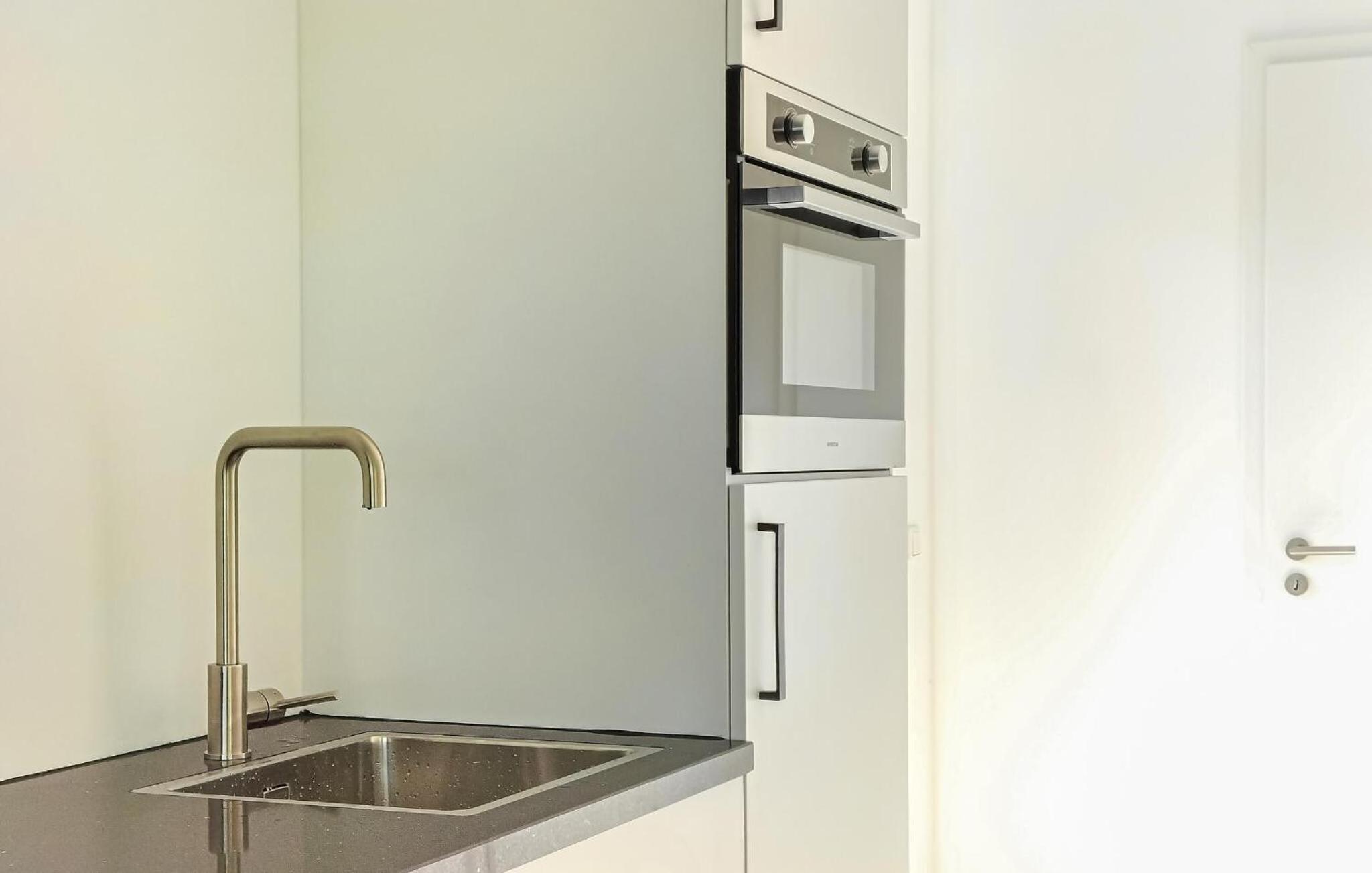 2 Bedroom Gorgeous Home In Heinkenszand