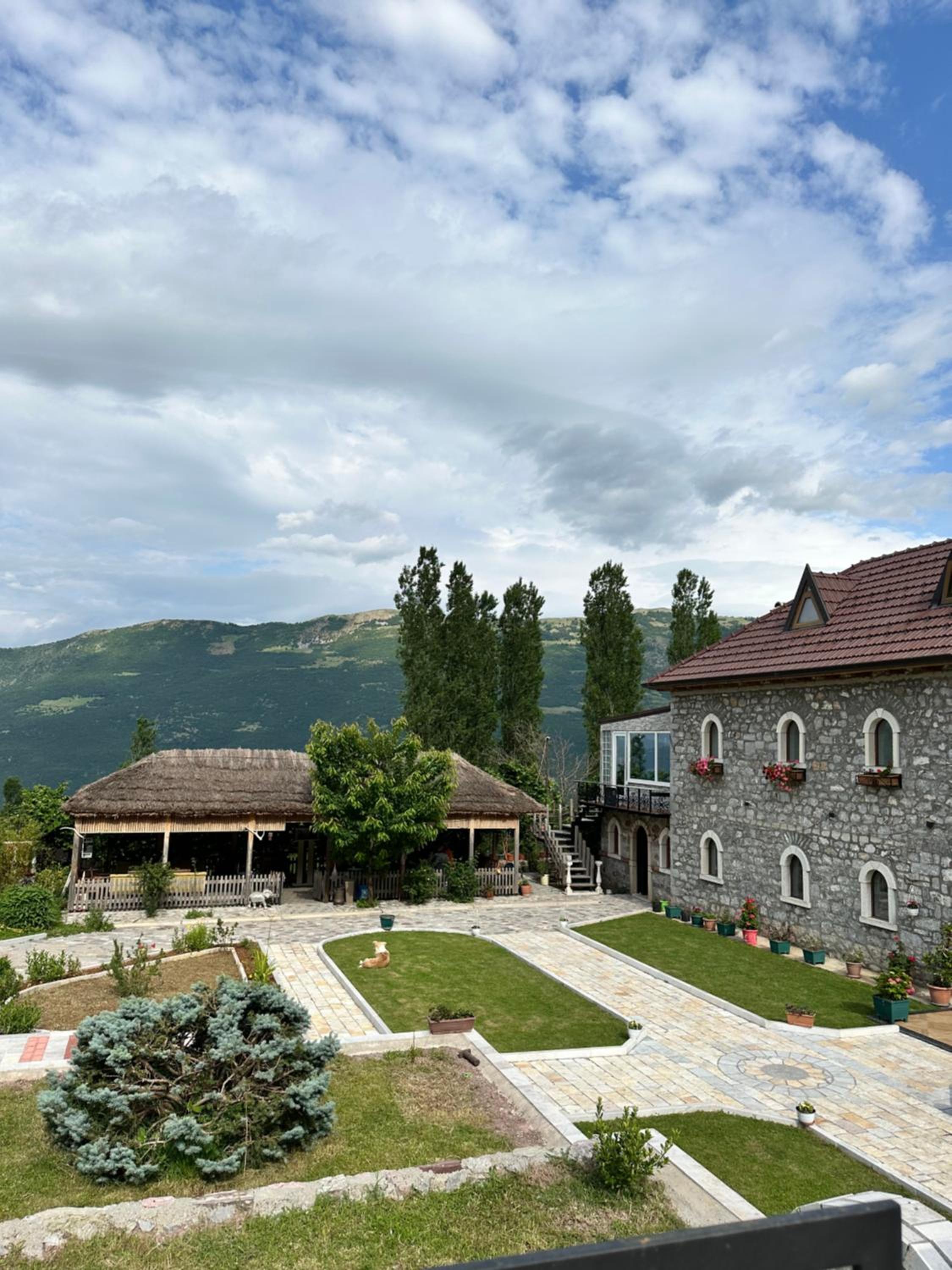 Bujtina Gjana