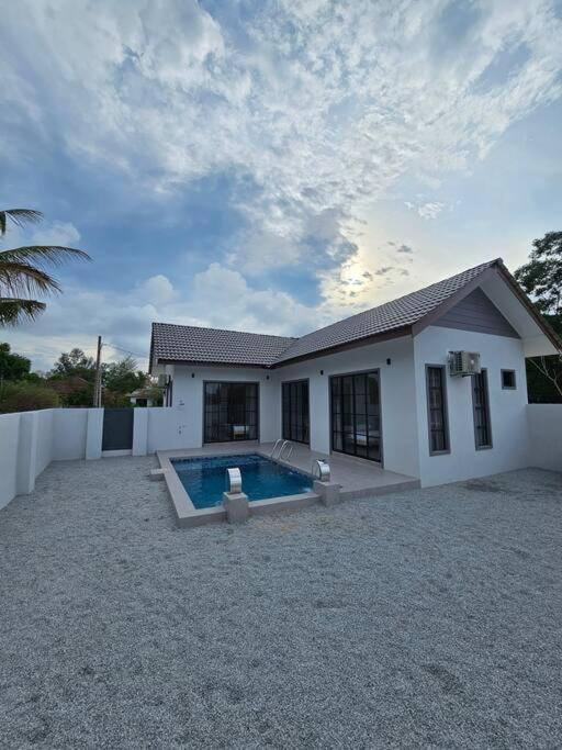 ZN Homestay Mengabang Telipot - Private Pool photo 1